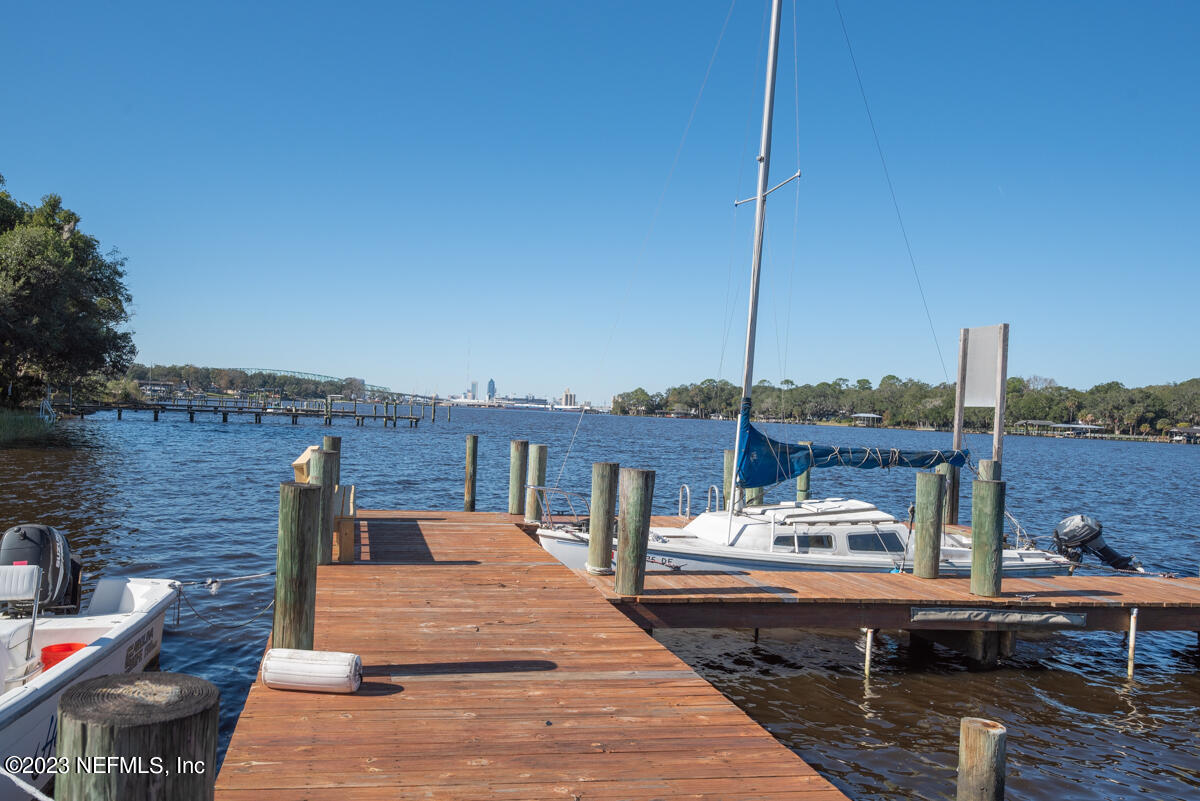 5811 ATLANTIC Boulevard, 73