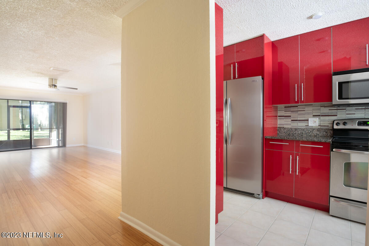 5811 ATLANTIC Boulevard, 73