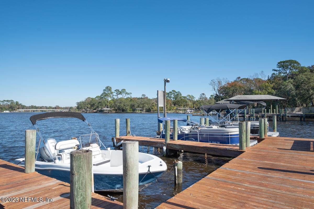 5811 ATLANTIC Boulevard, 73