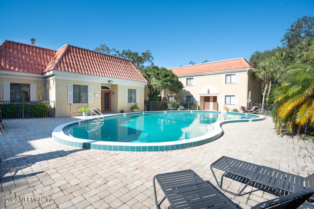 5811 ATLANTIC Boulevard, 73