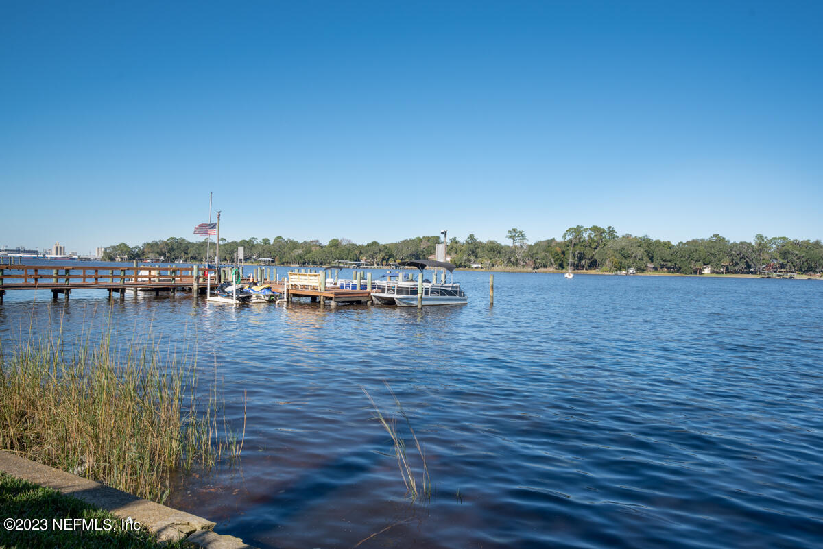 5811 ATLANTIC Boulevard, 73