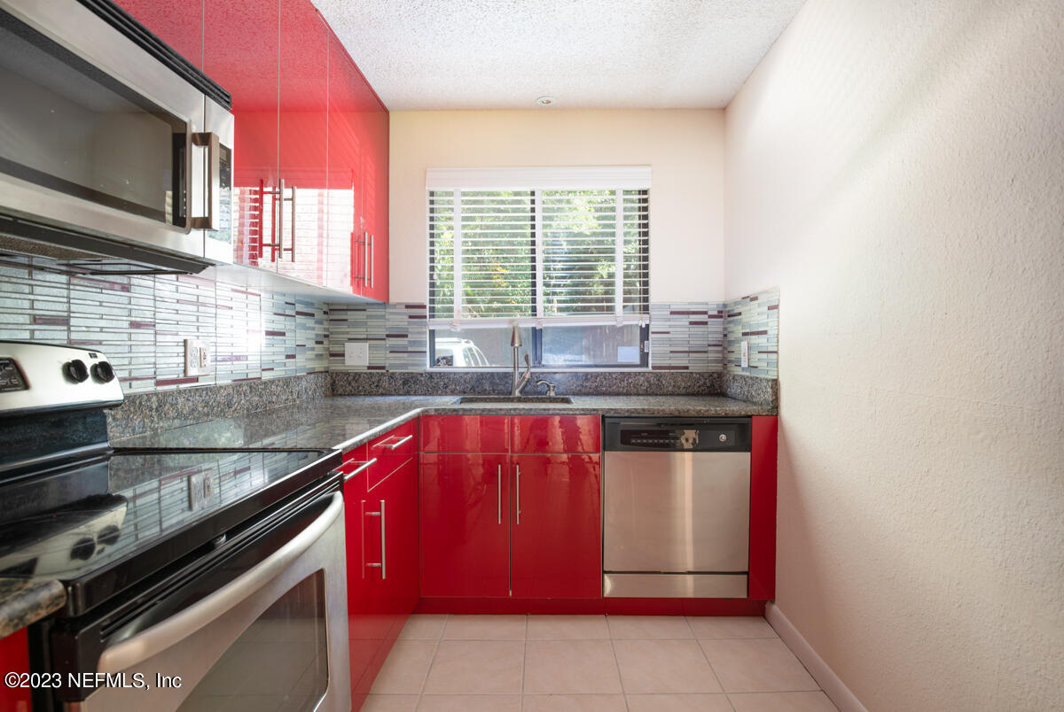 5811 ATLANTIC Boulevard, 73