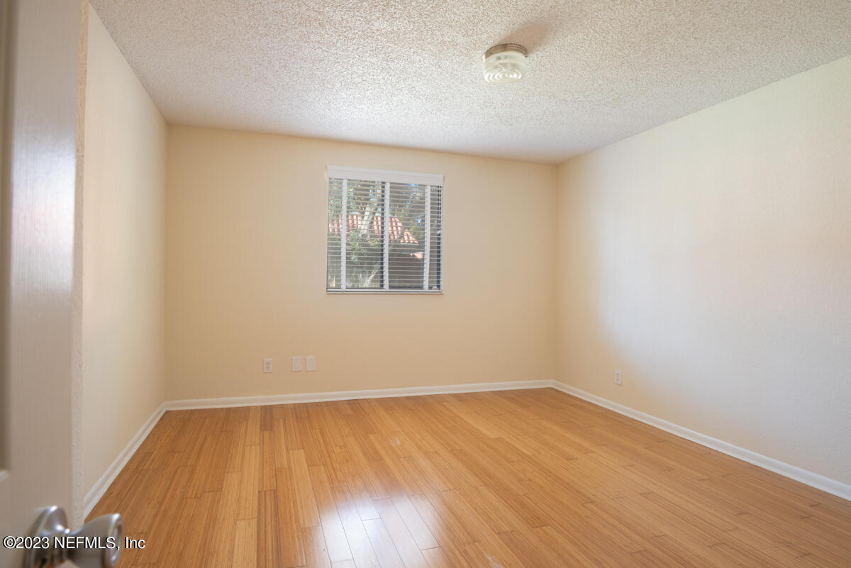 5811 ATLANTIC Boulevard, 73