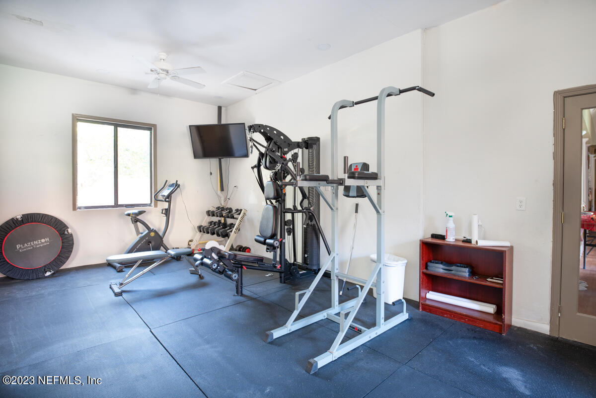 5811 ATLANTIC Boulevard, 73