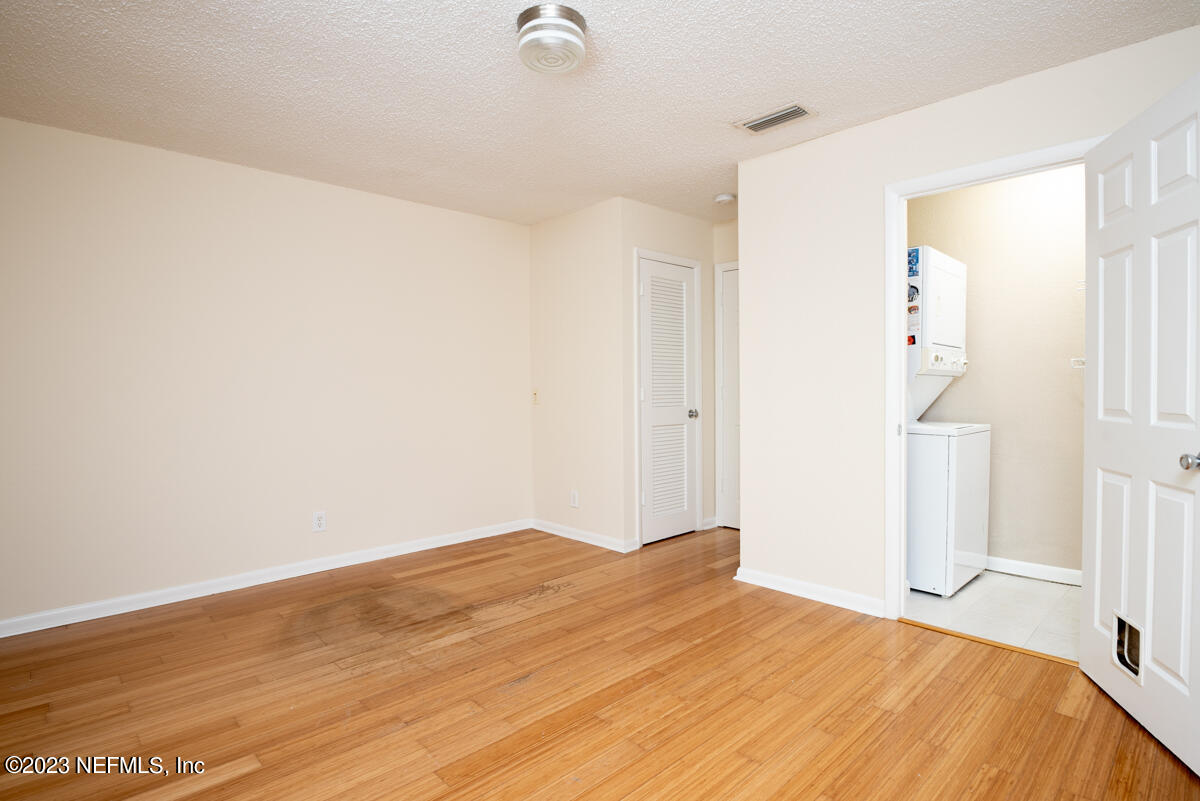 5811 ATLANTIC Boulevard, 73