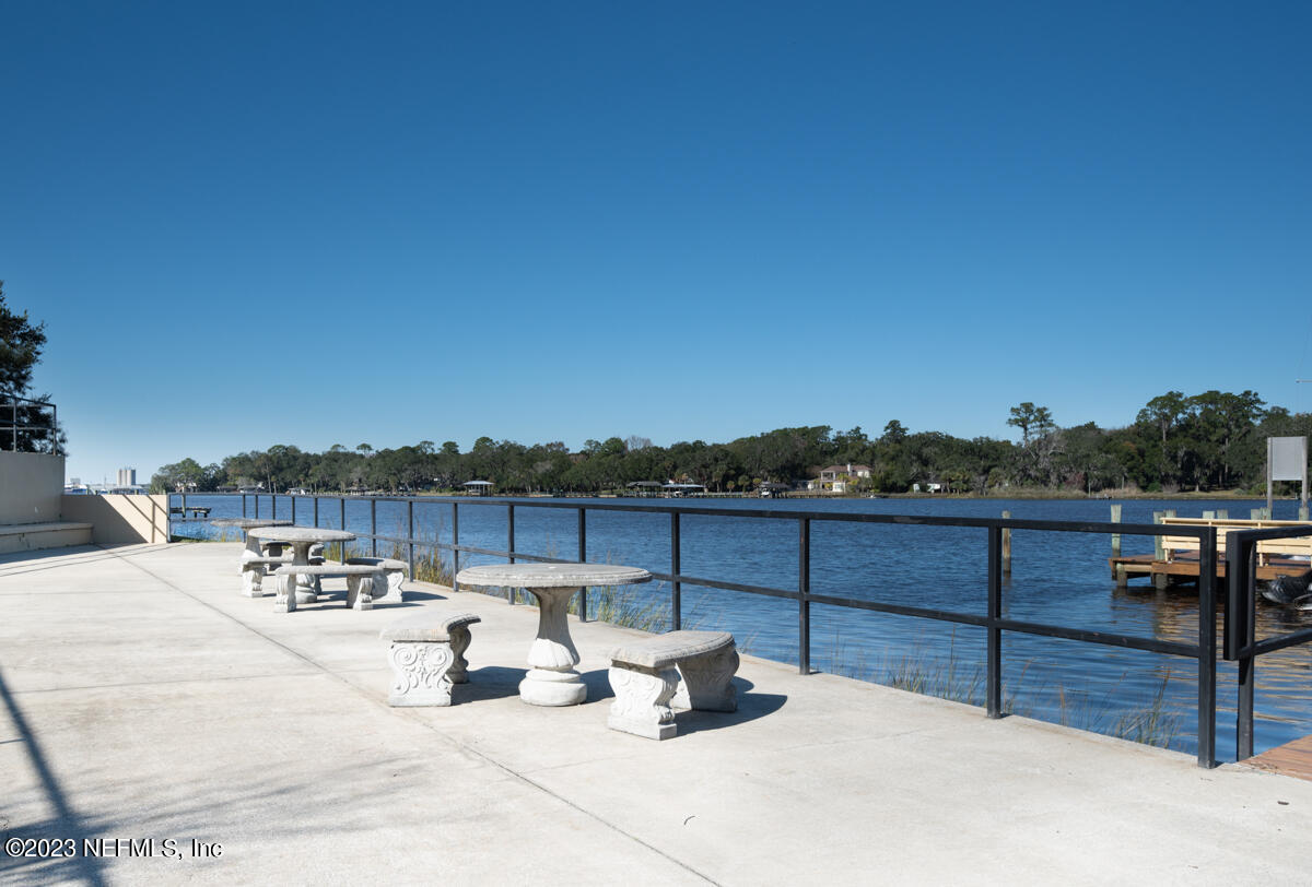 5811 ATLANTIC Boulevard, 73