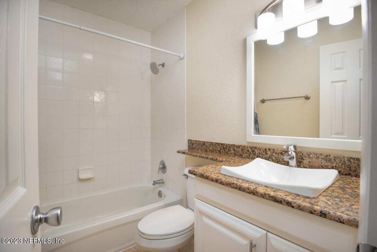 5811 ATLANTIC Boulevard, 73