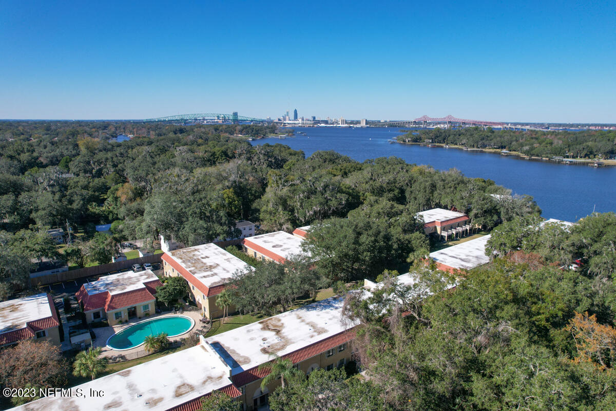 5811 ATLANTIC Boulevard, 73