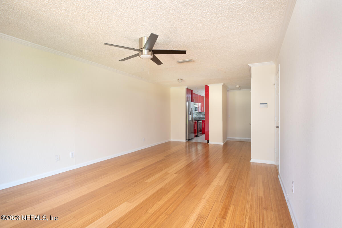 5811 ATLANTIC Boulevard, 73