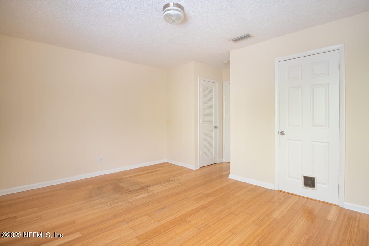 5811 ATLANTIC Boulevard, 73