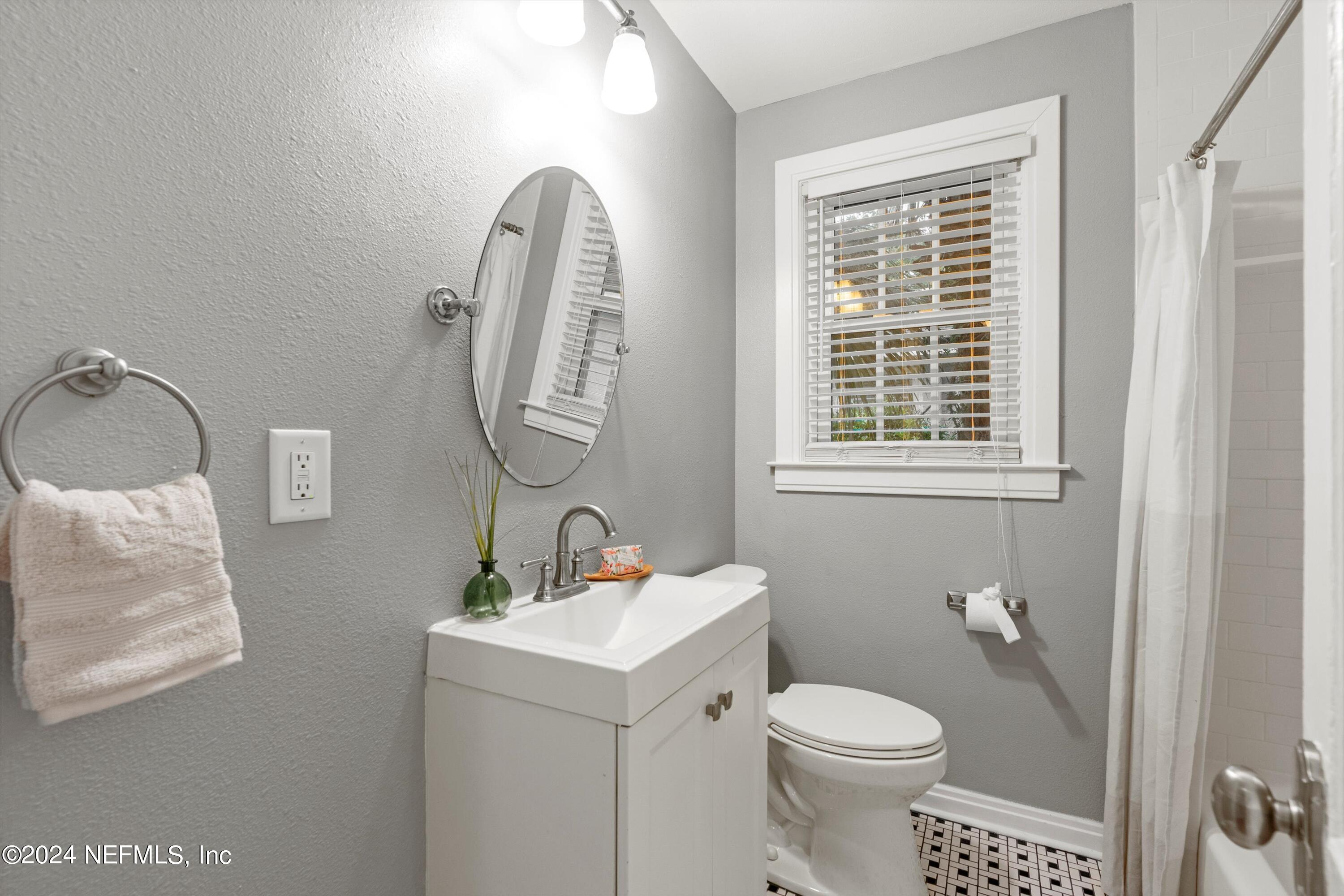 4542 PINEWOOD Avenue