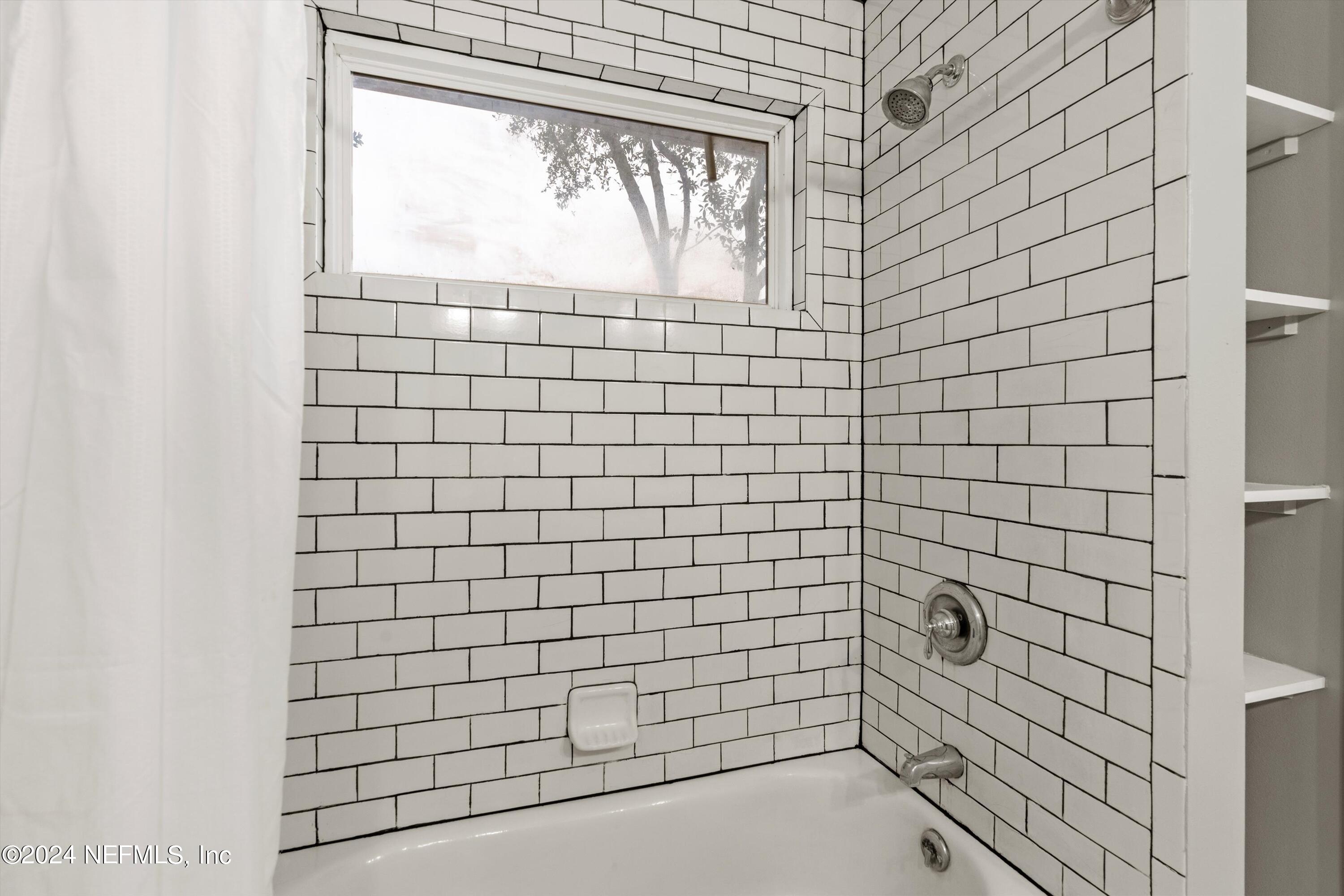 4542 PINEWOOD Avenue