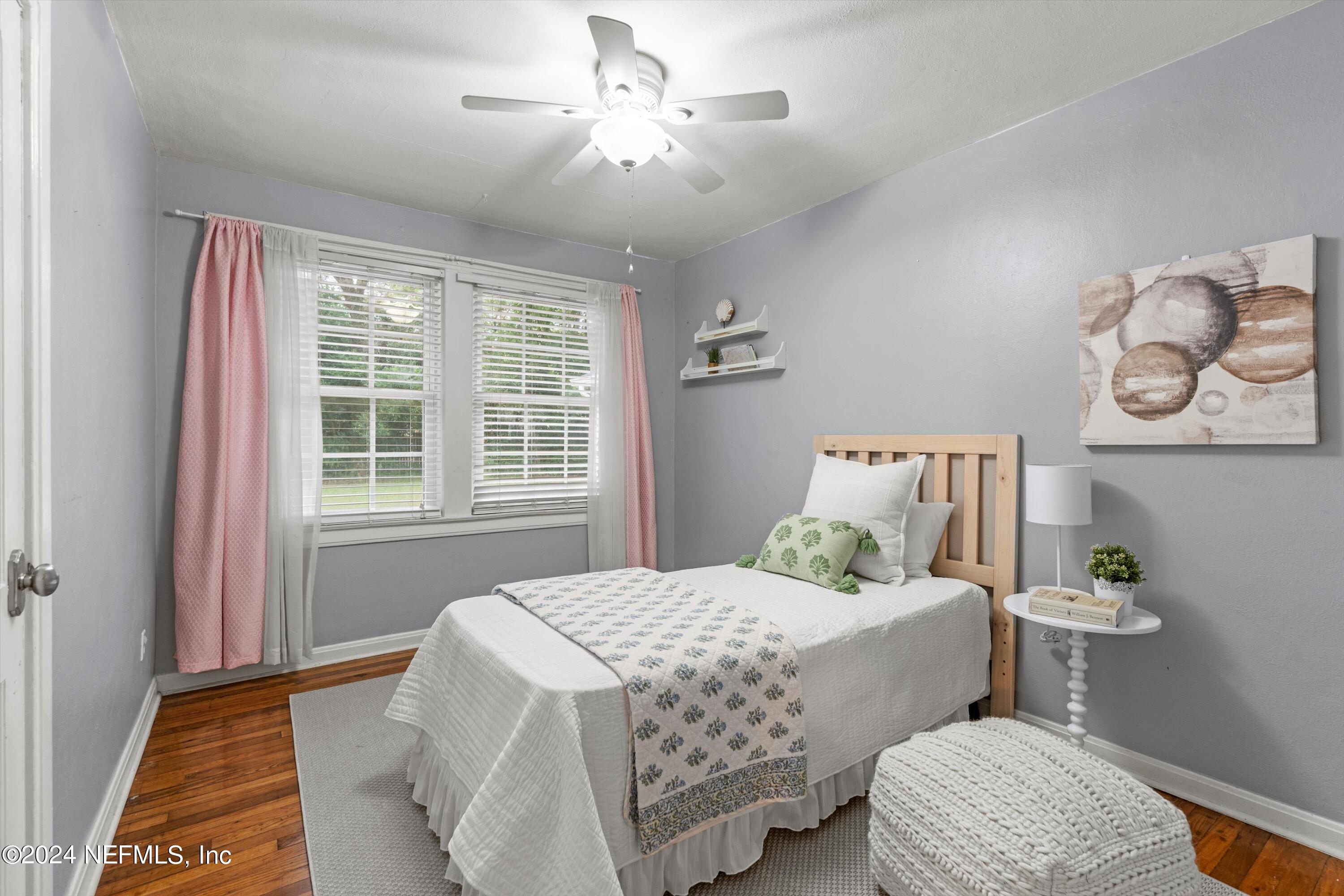 4542 PINEWOOD Avenue