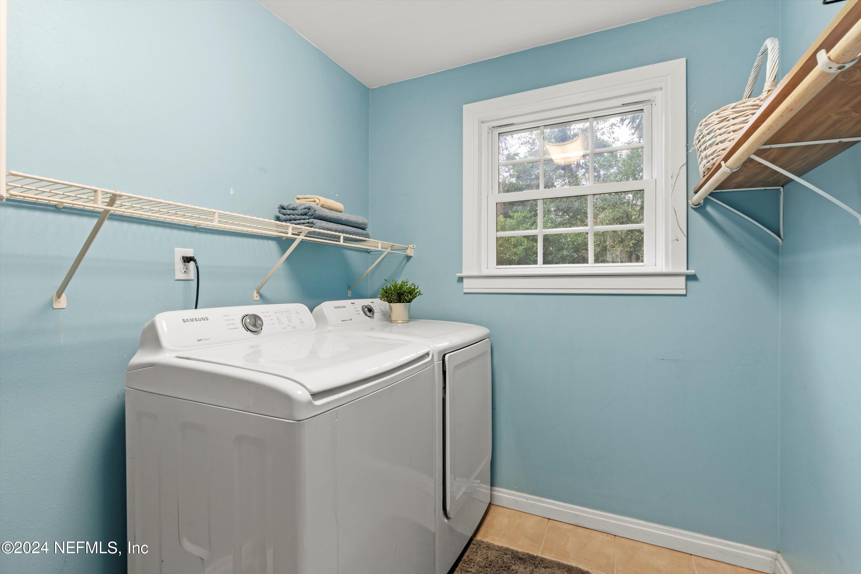 4542 PINEWOOD Avenue