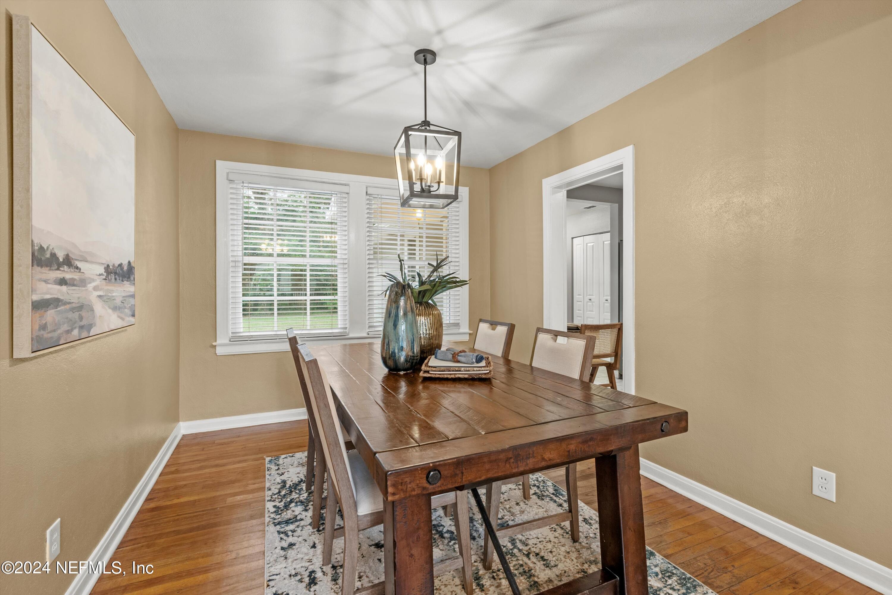 4542 PINEWOOD Avenue