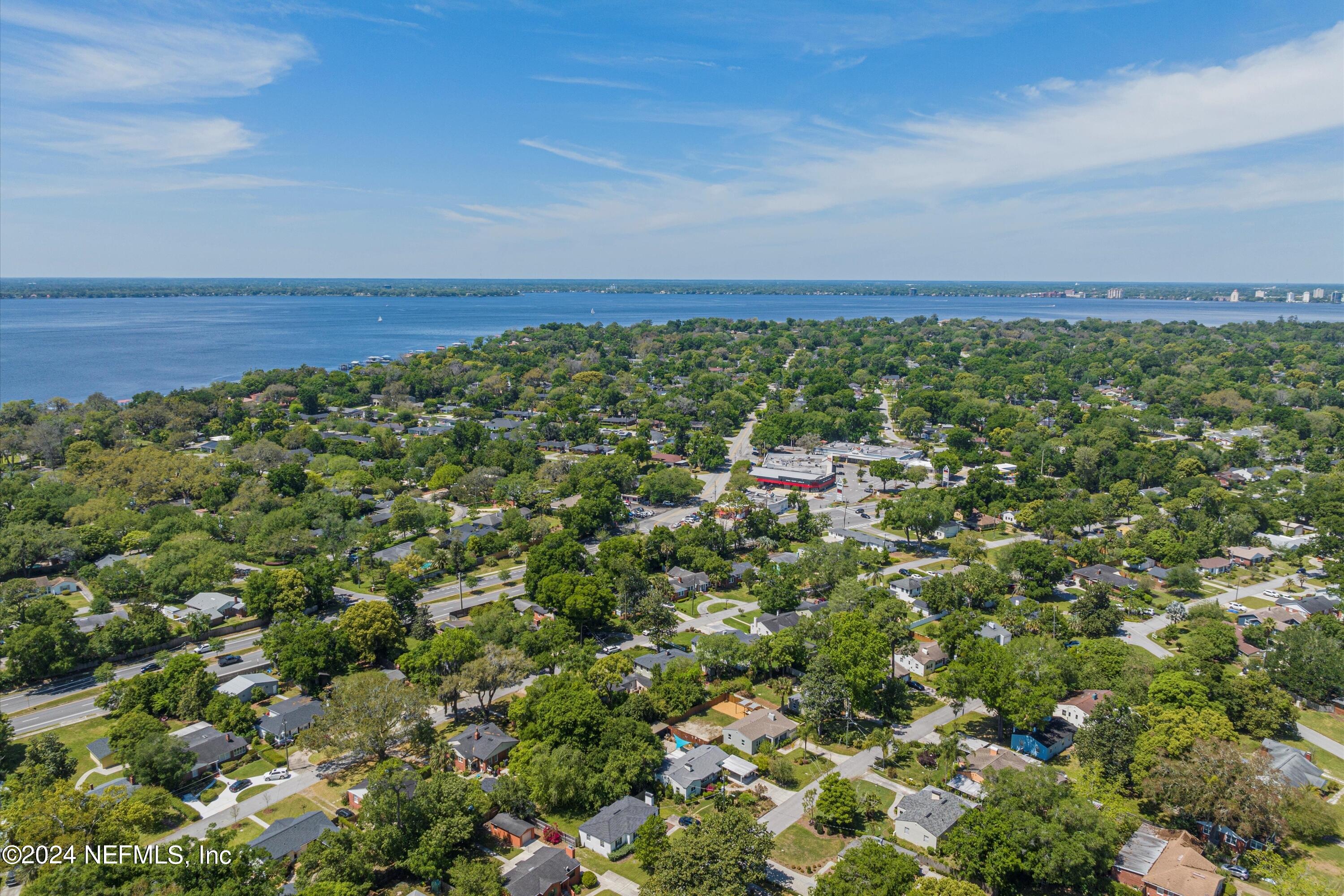 4542 PINEWOOD Avenue