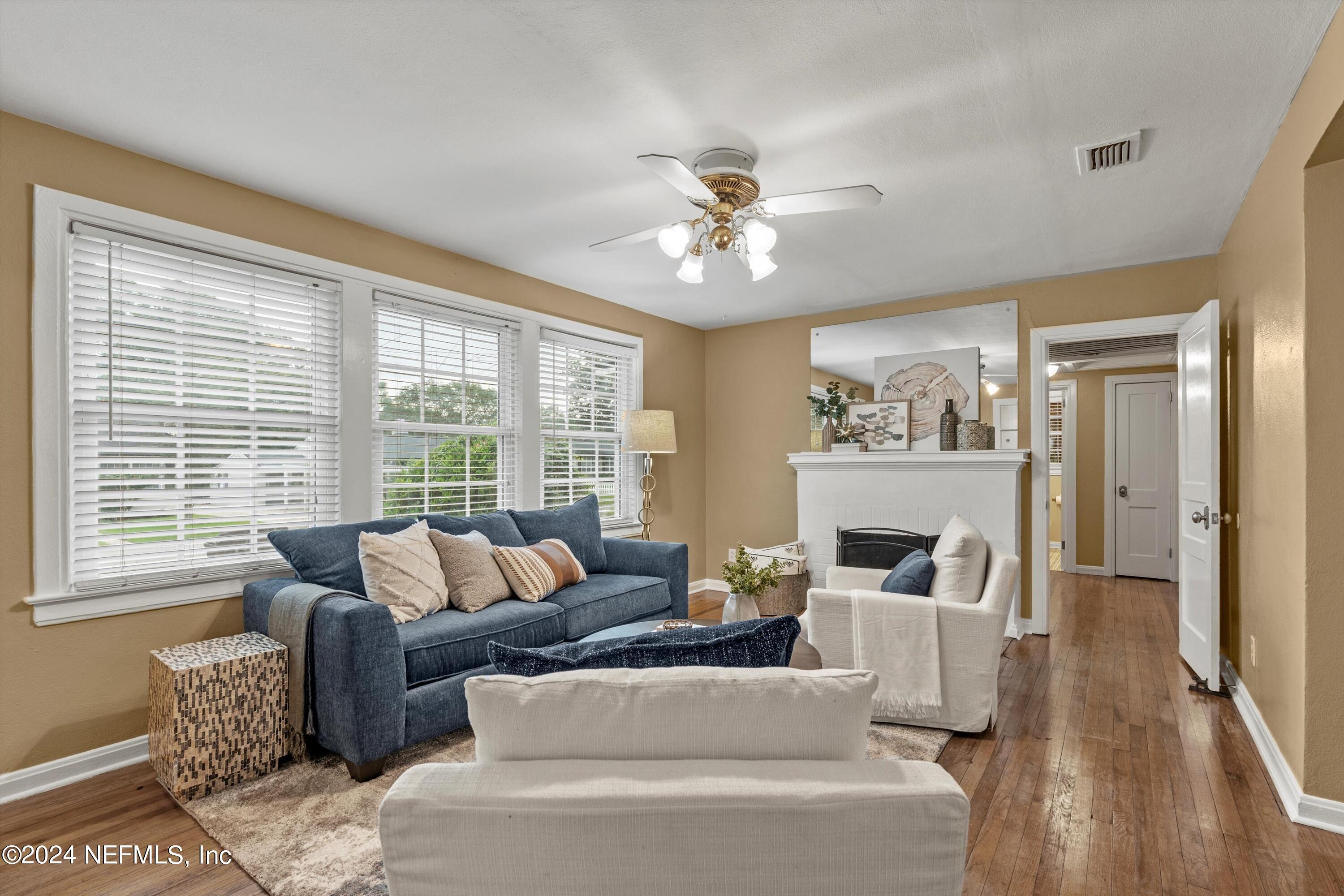 4542 PINEWOOD Avenue