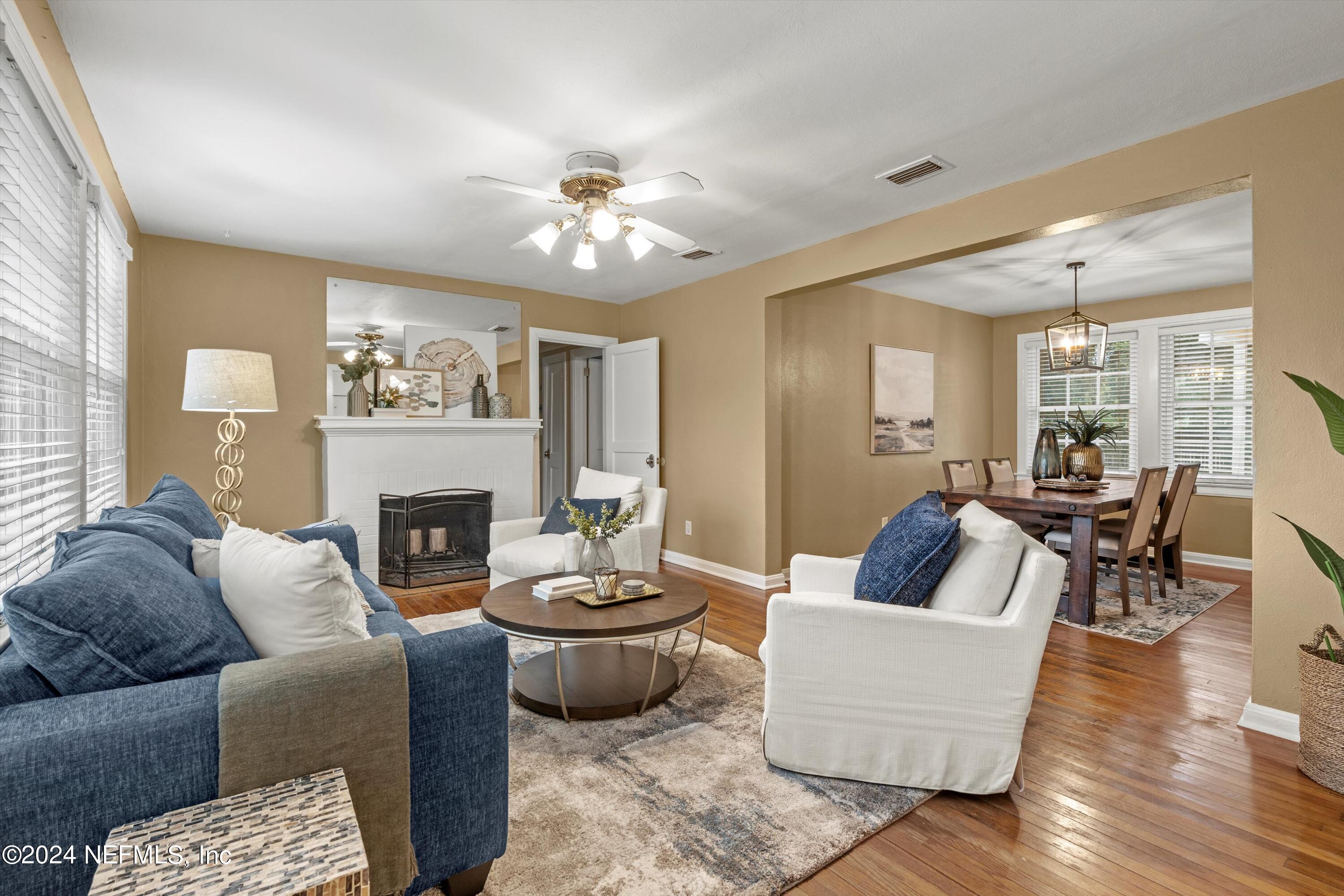 4542 PINEWOOD Avenue