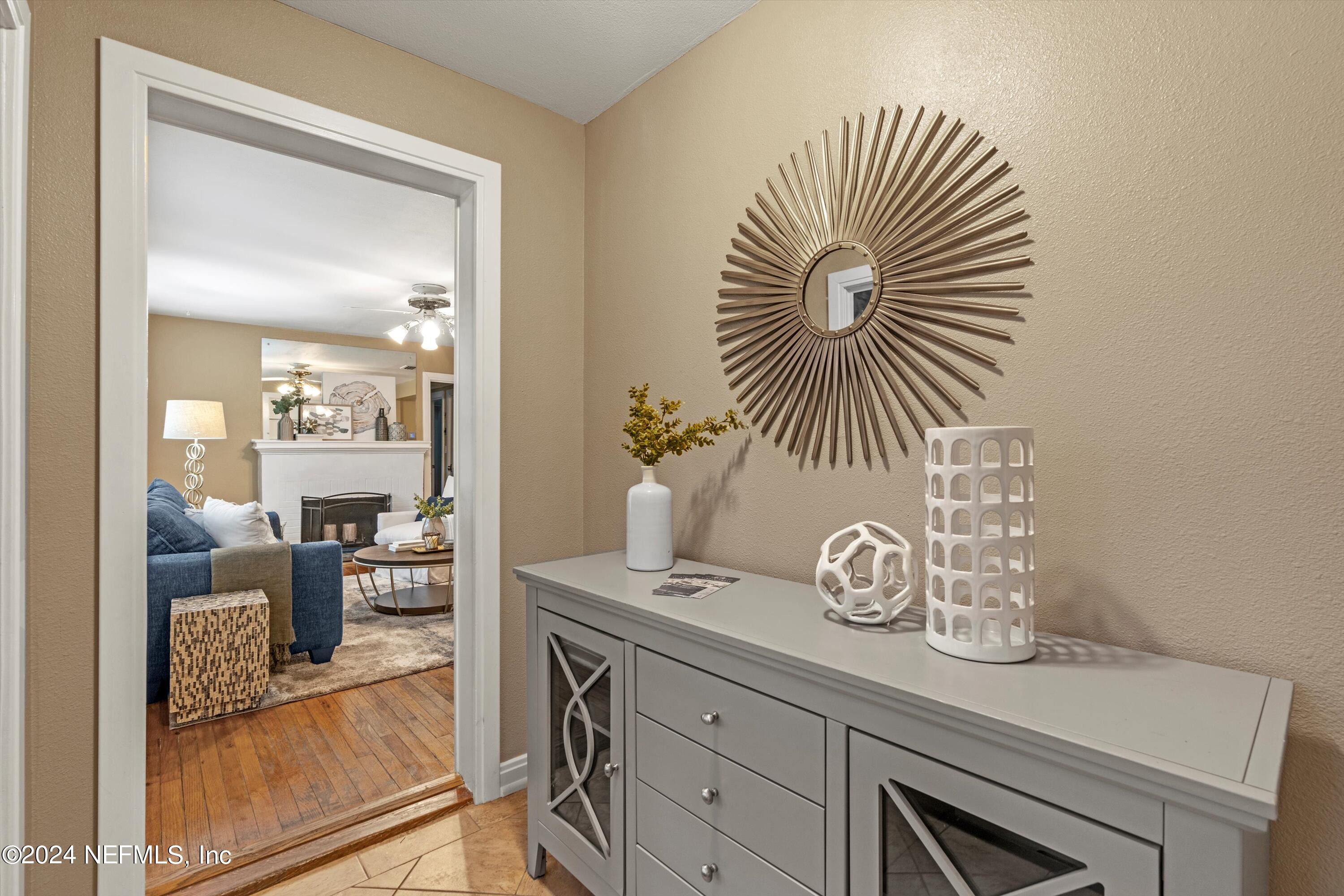 4542 PINEWOOD Avenue