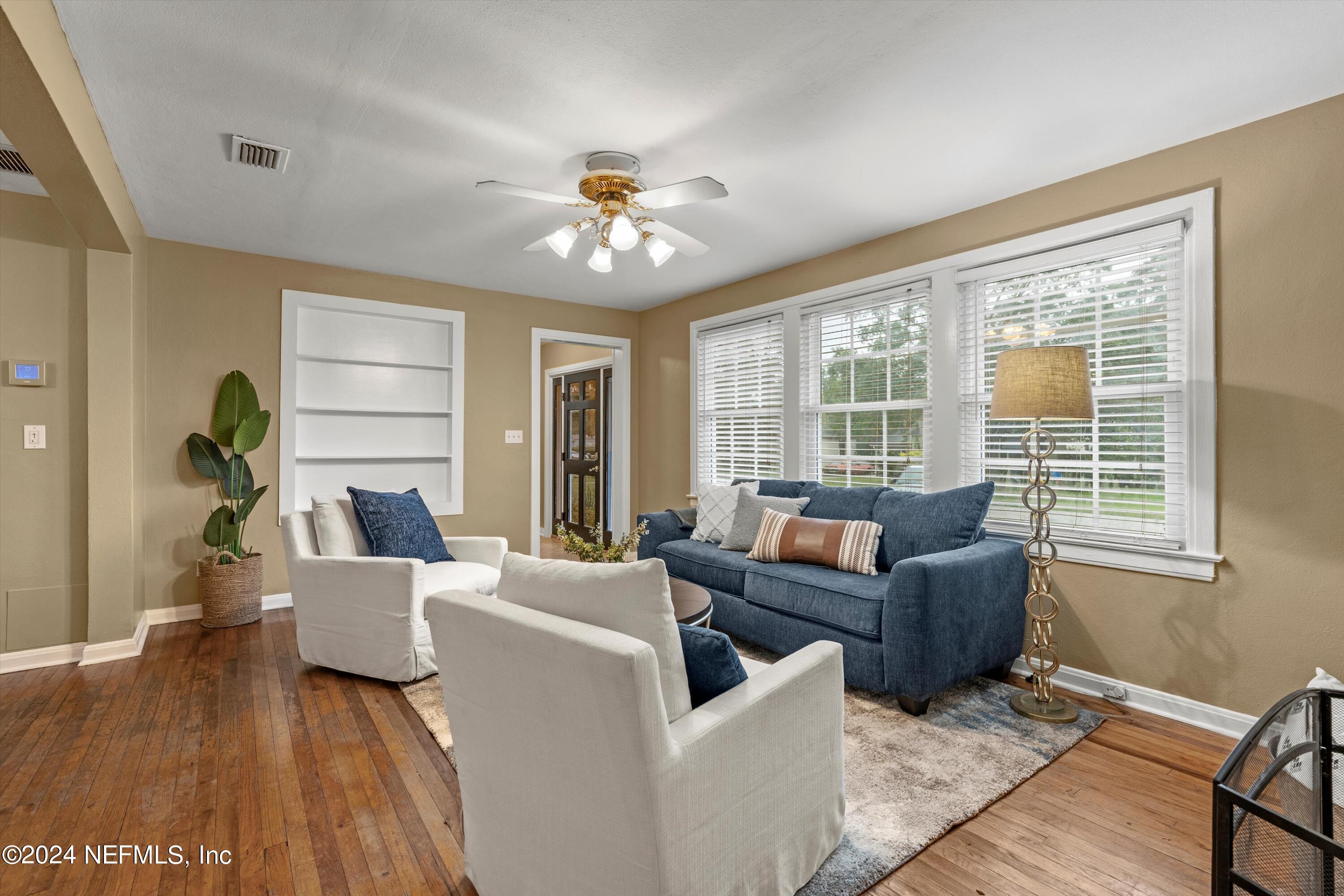 4542 PINEWOOD Avenue