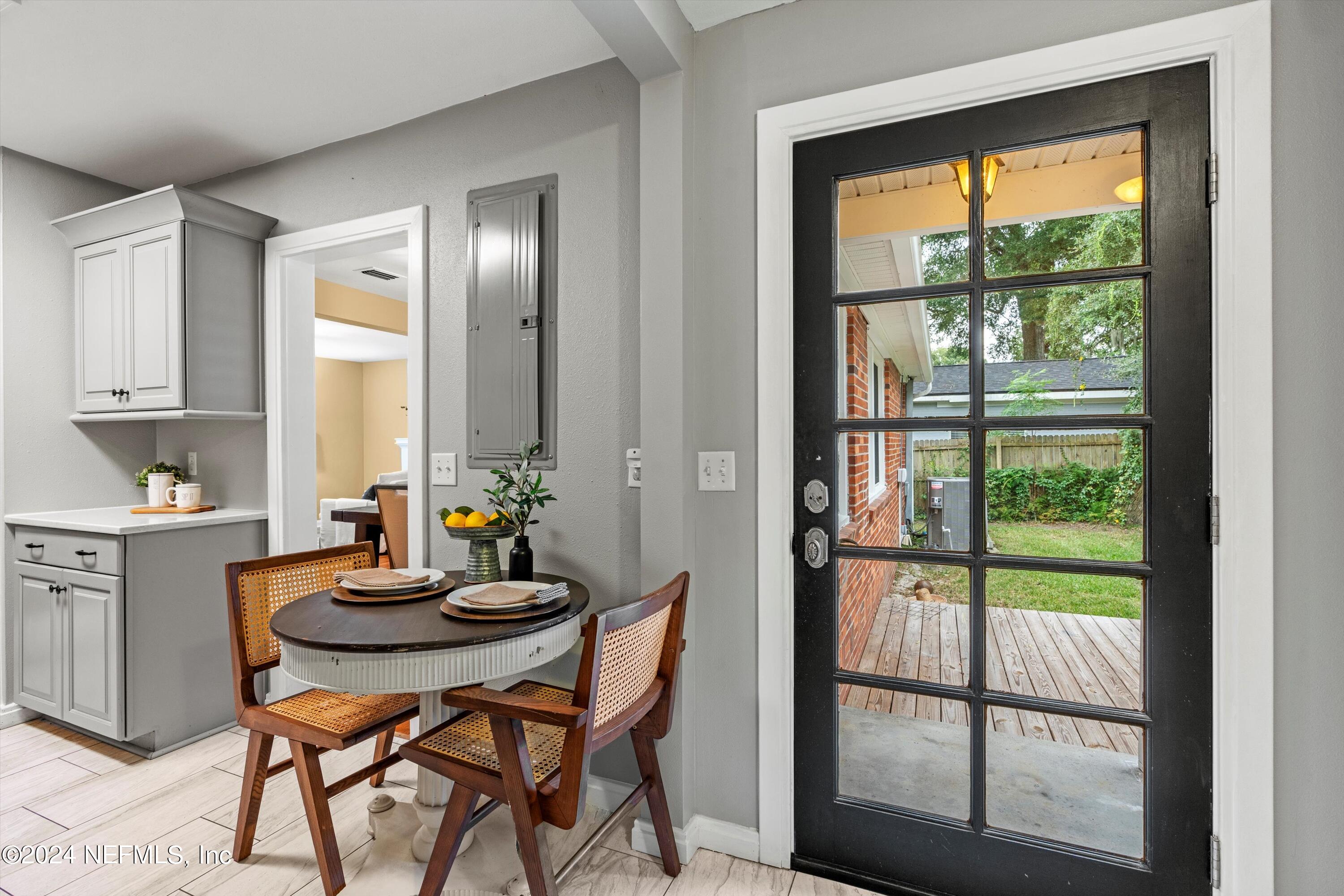 4542 PINEWOOD Avenue