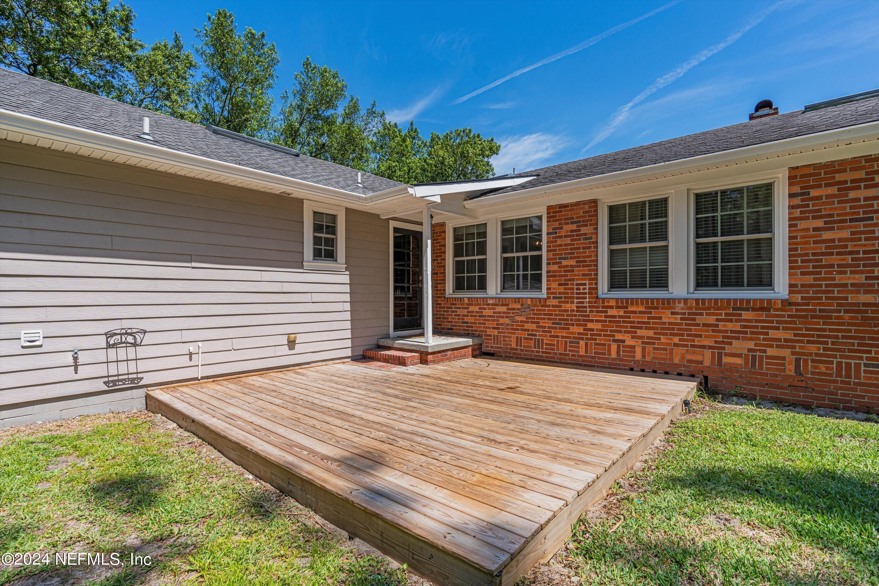 4542 PINEWOOD Avenue