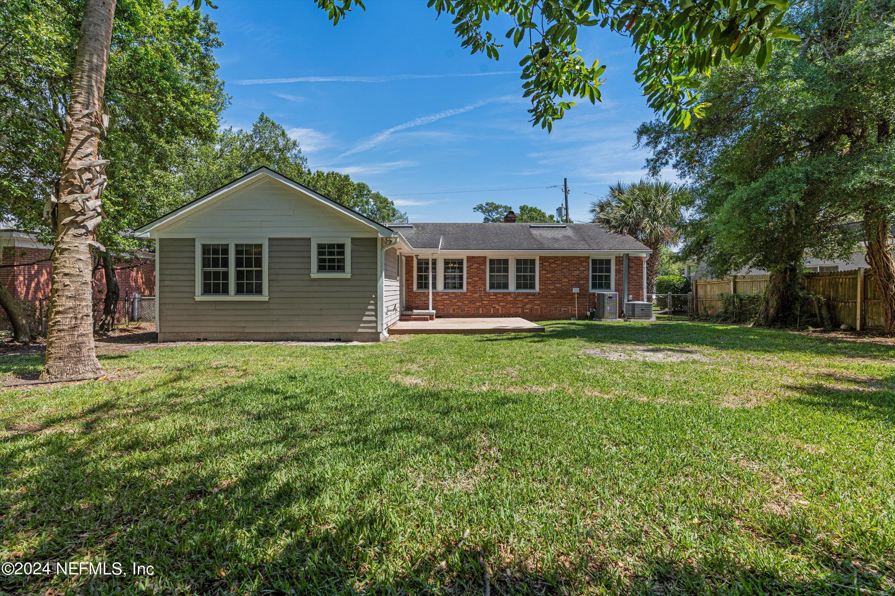 4542 PINEWOOD Avenue