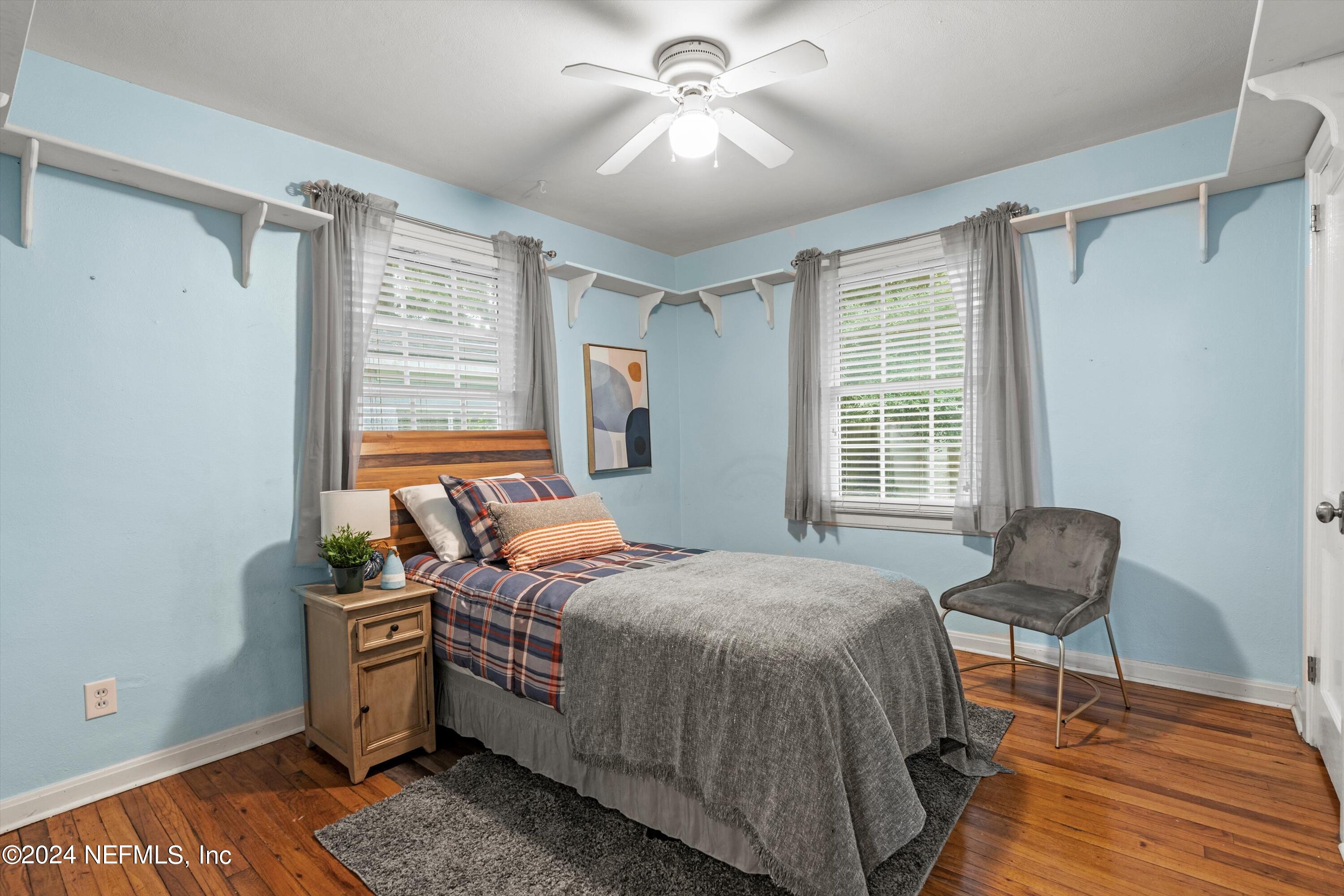 4542 PINEWOOD Avenue