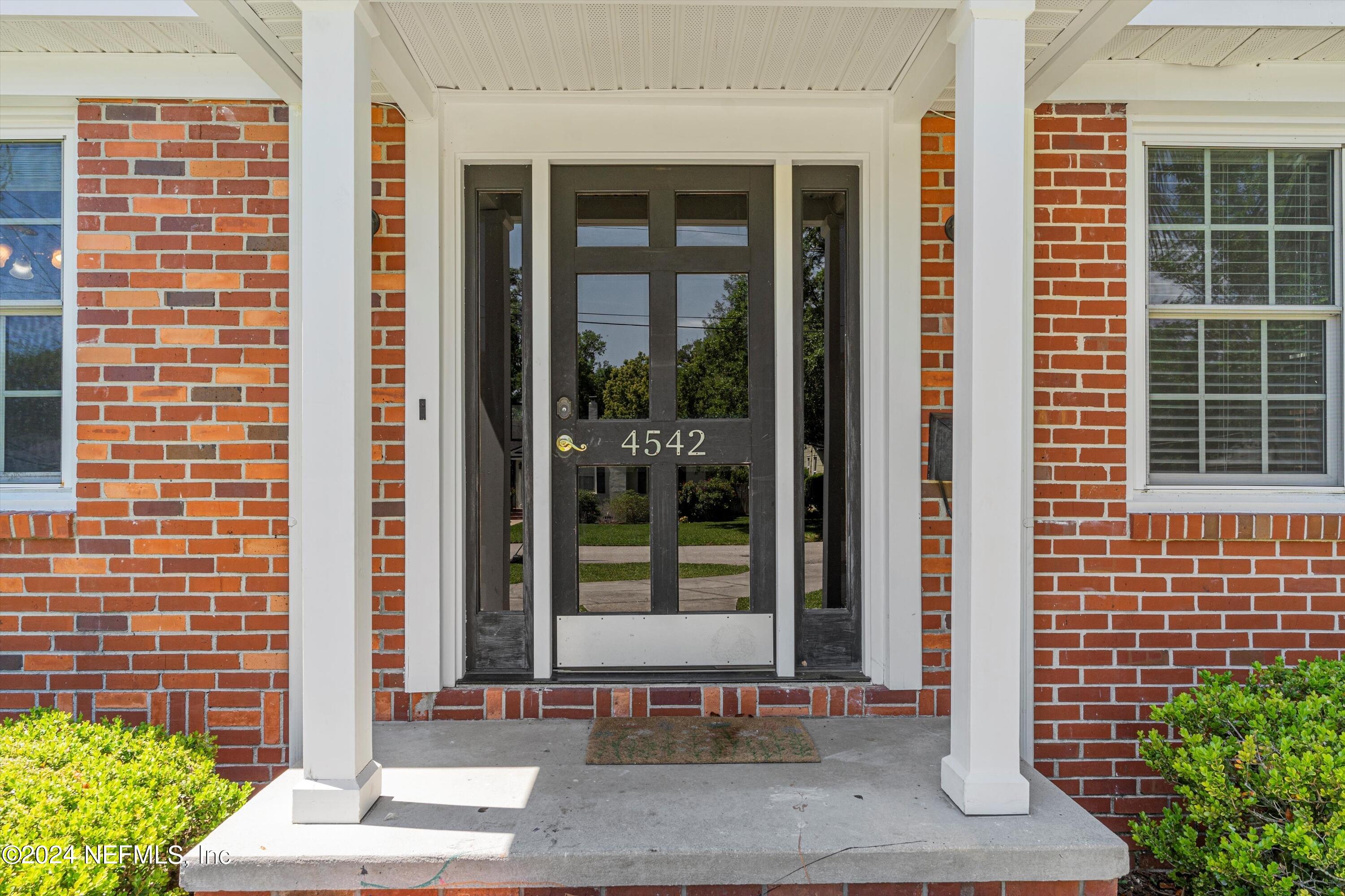 4542 PINEWOOD Avenue