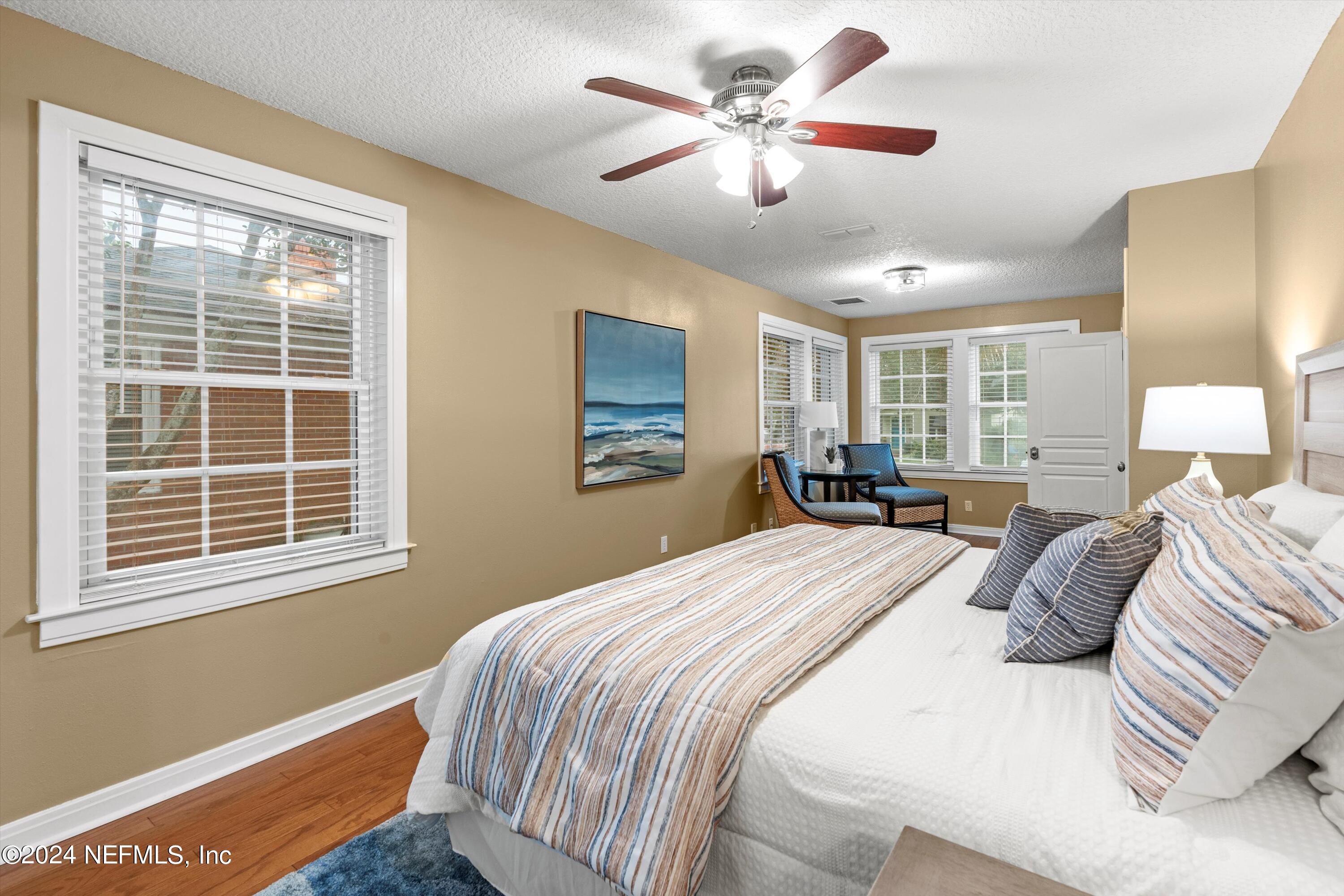 4542 PINEWOOD Avenue