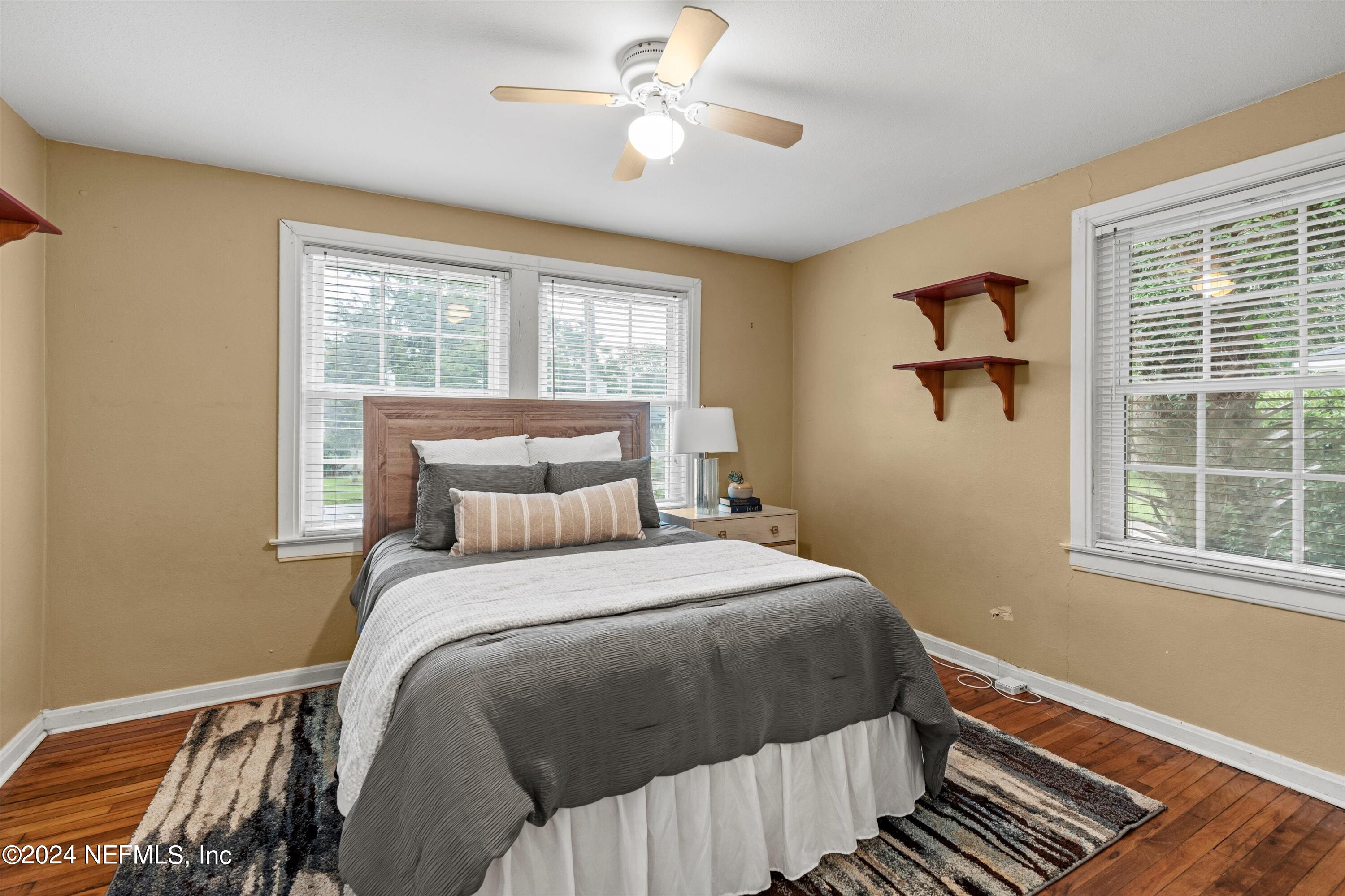 4542 PINEWOOD Avenue