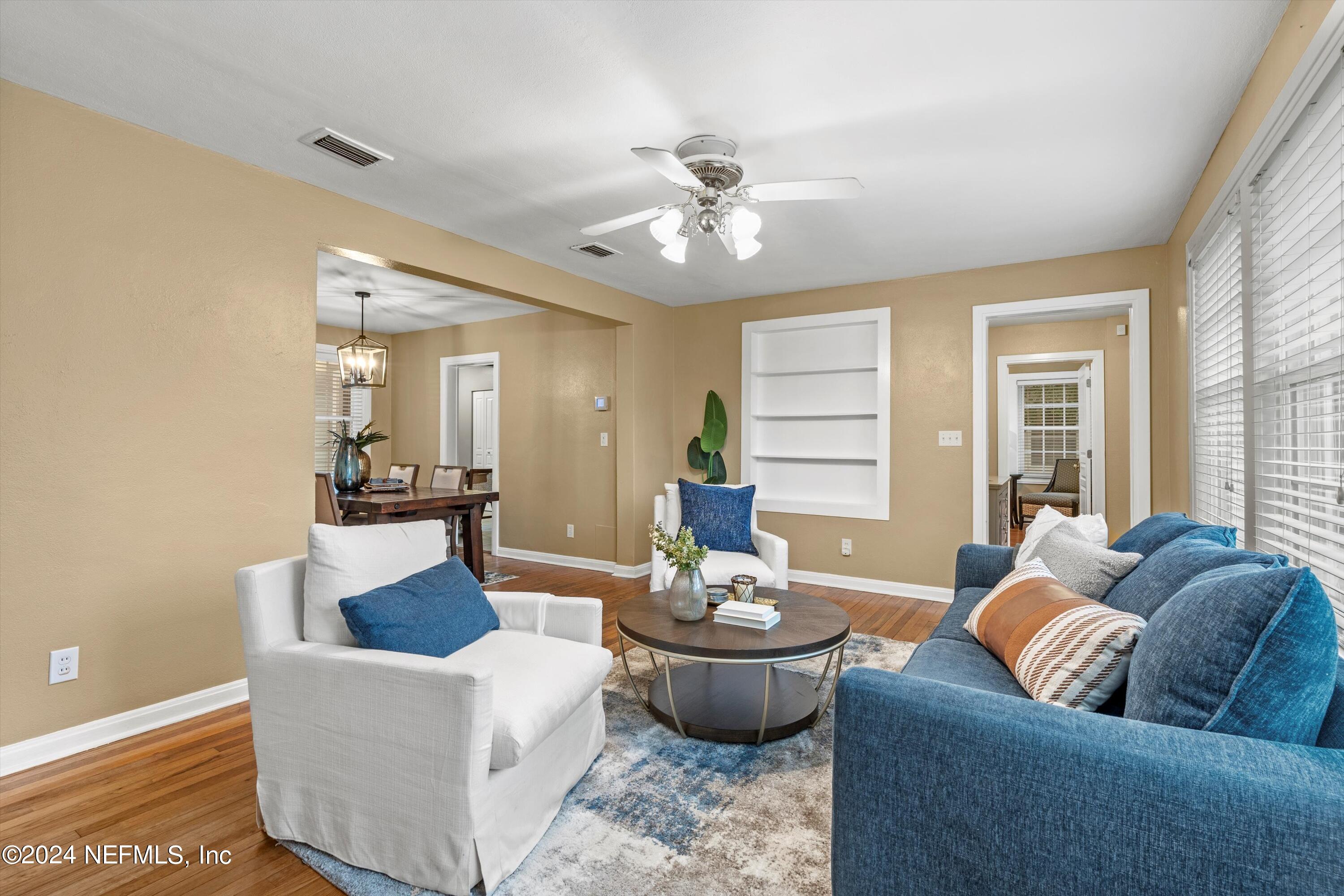 4542 PINEWOOD Avenue