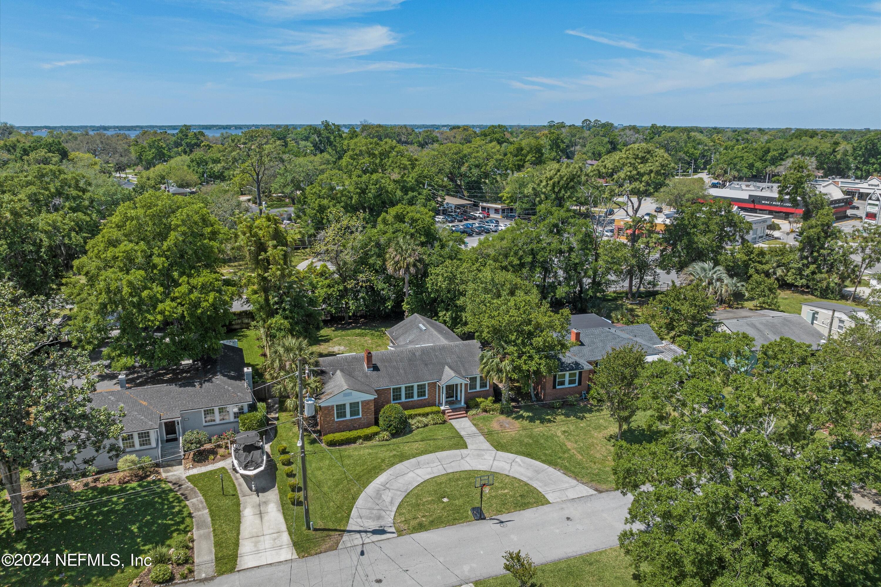 4542 PINEWOOD Avenue