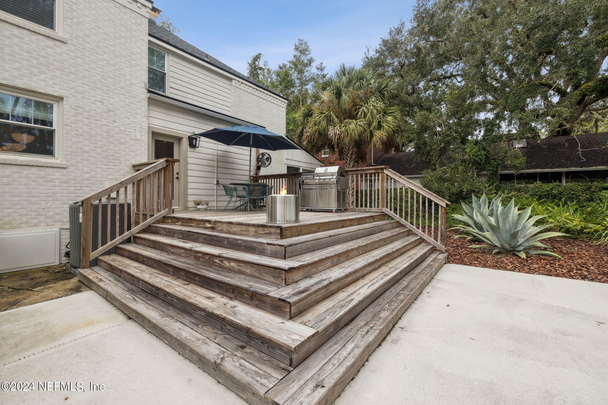 815 ALHAMBRA Drive N