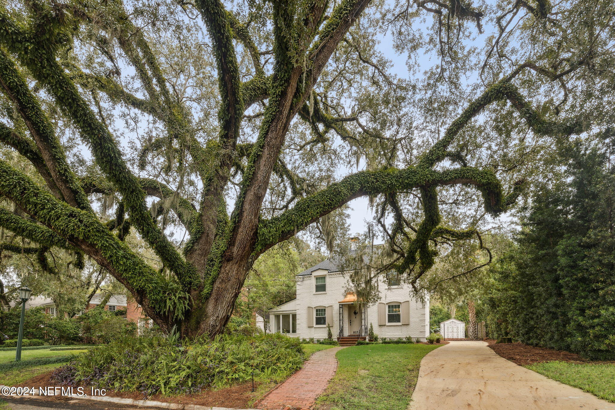 815 ALHAMBRA Drive N