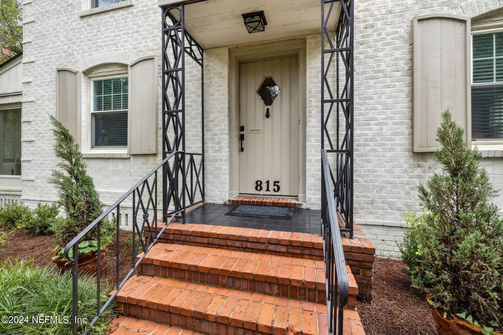 815 ALHAMBRA Drive N