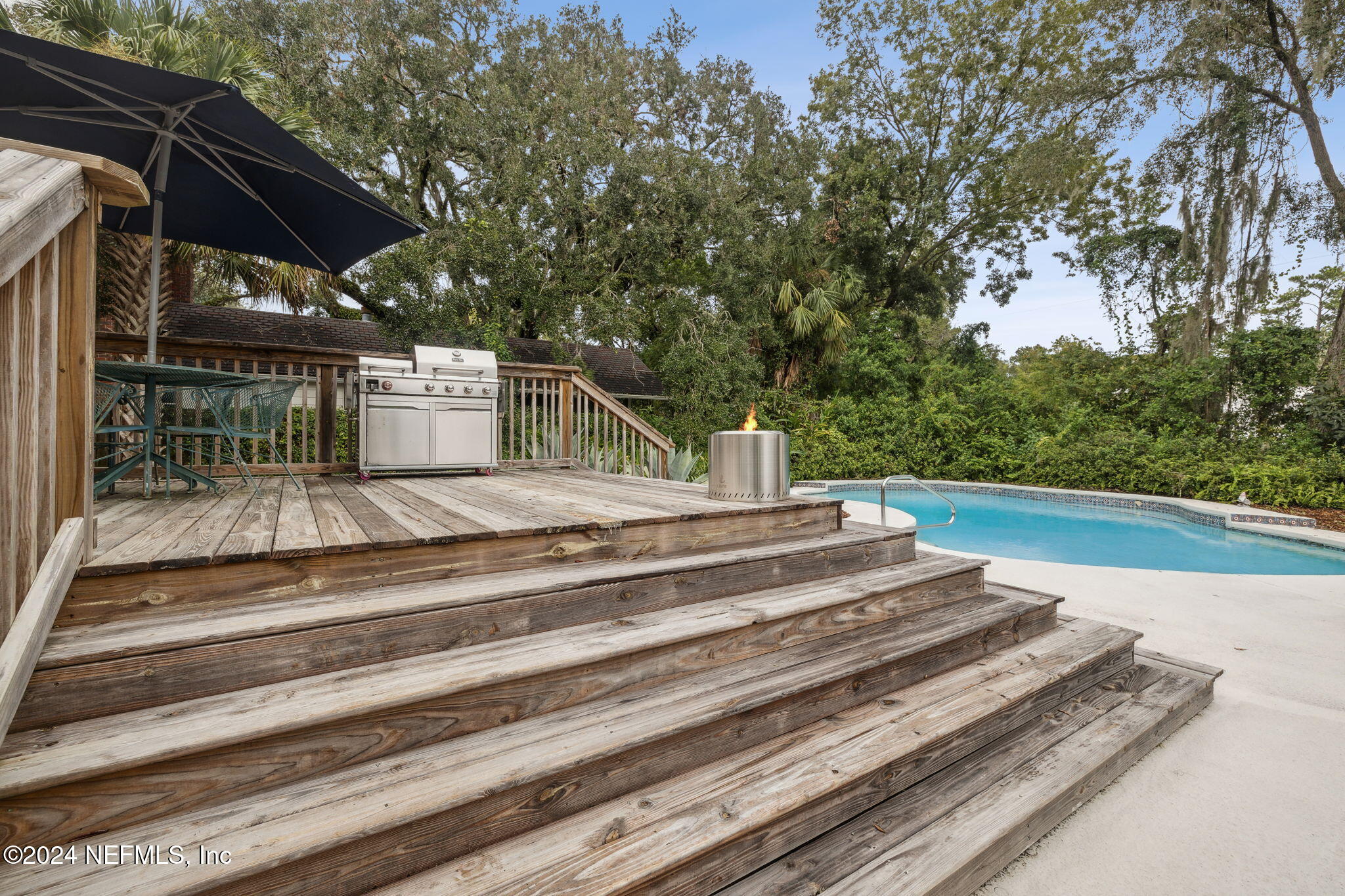 815 ALHAMBRA Drive N