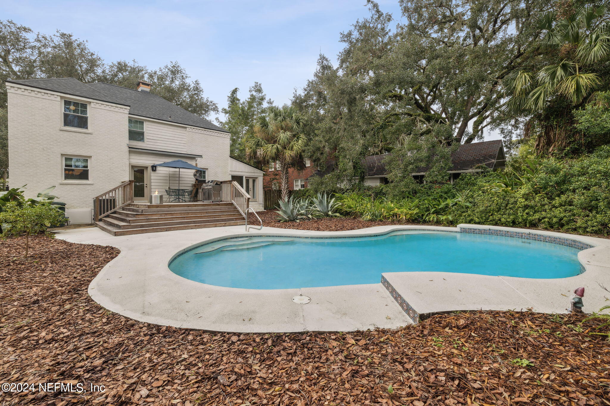 815 ALHAMBRA Drive N