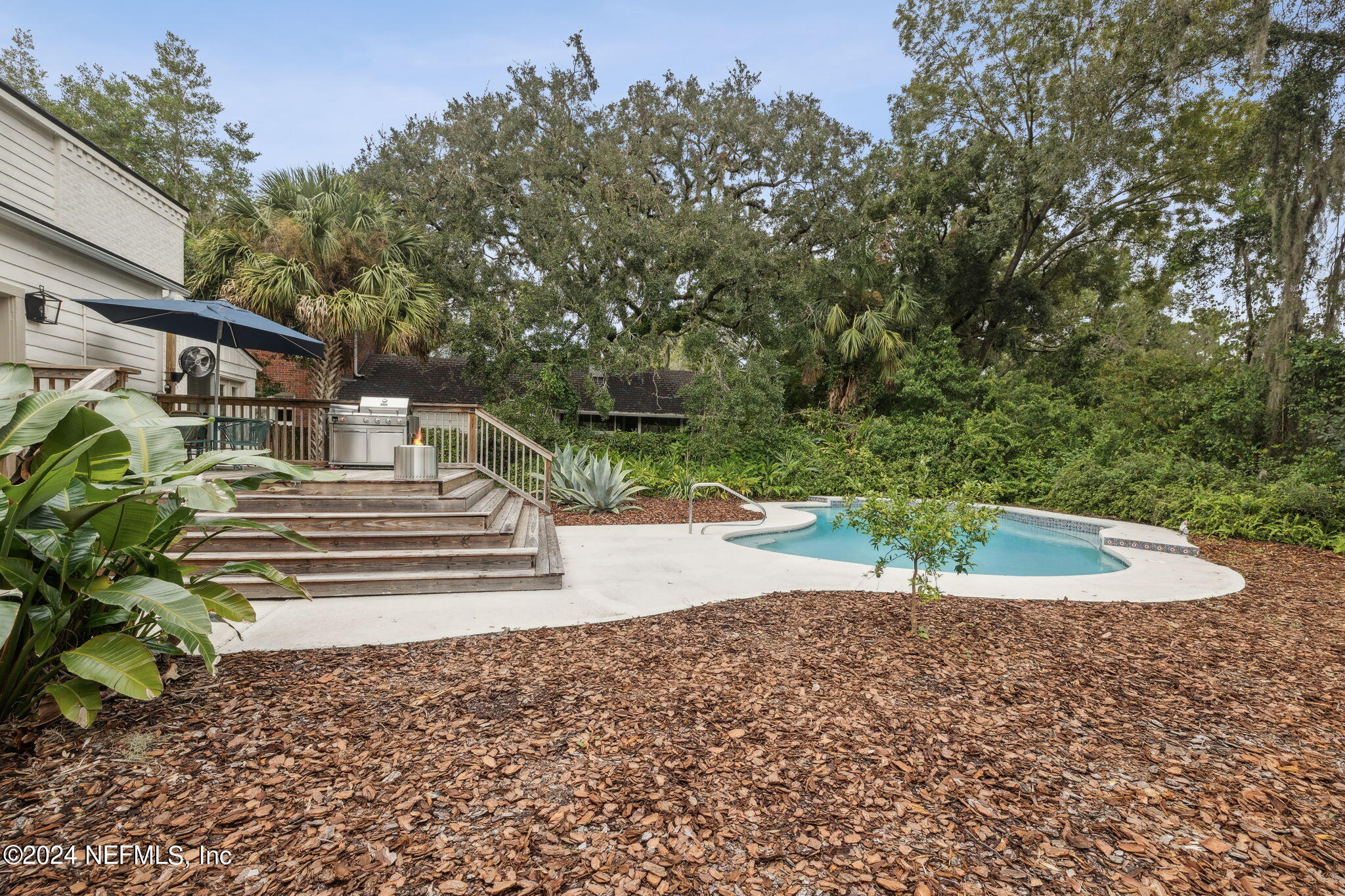 815 ALHAMBRA Drive N