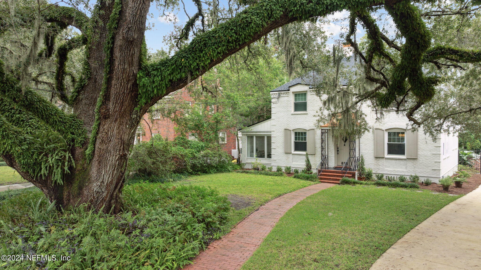 815 ALHAMBRA Drive N