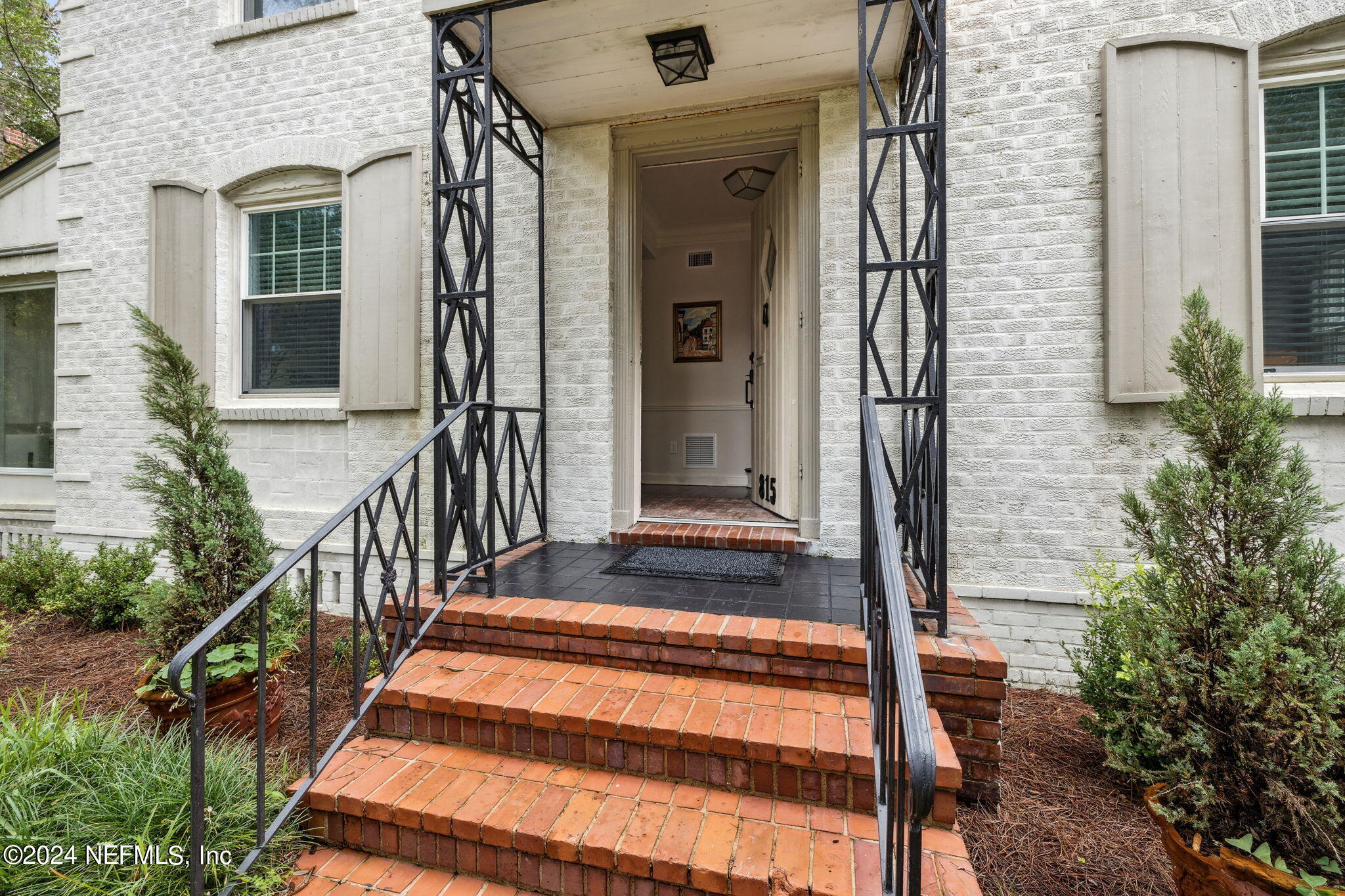 815 ALHAMBRA Drive N