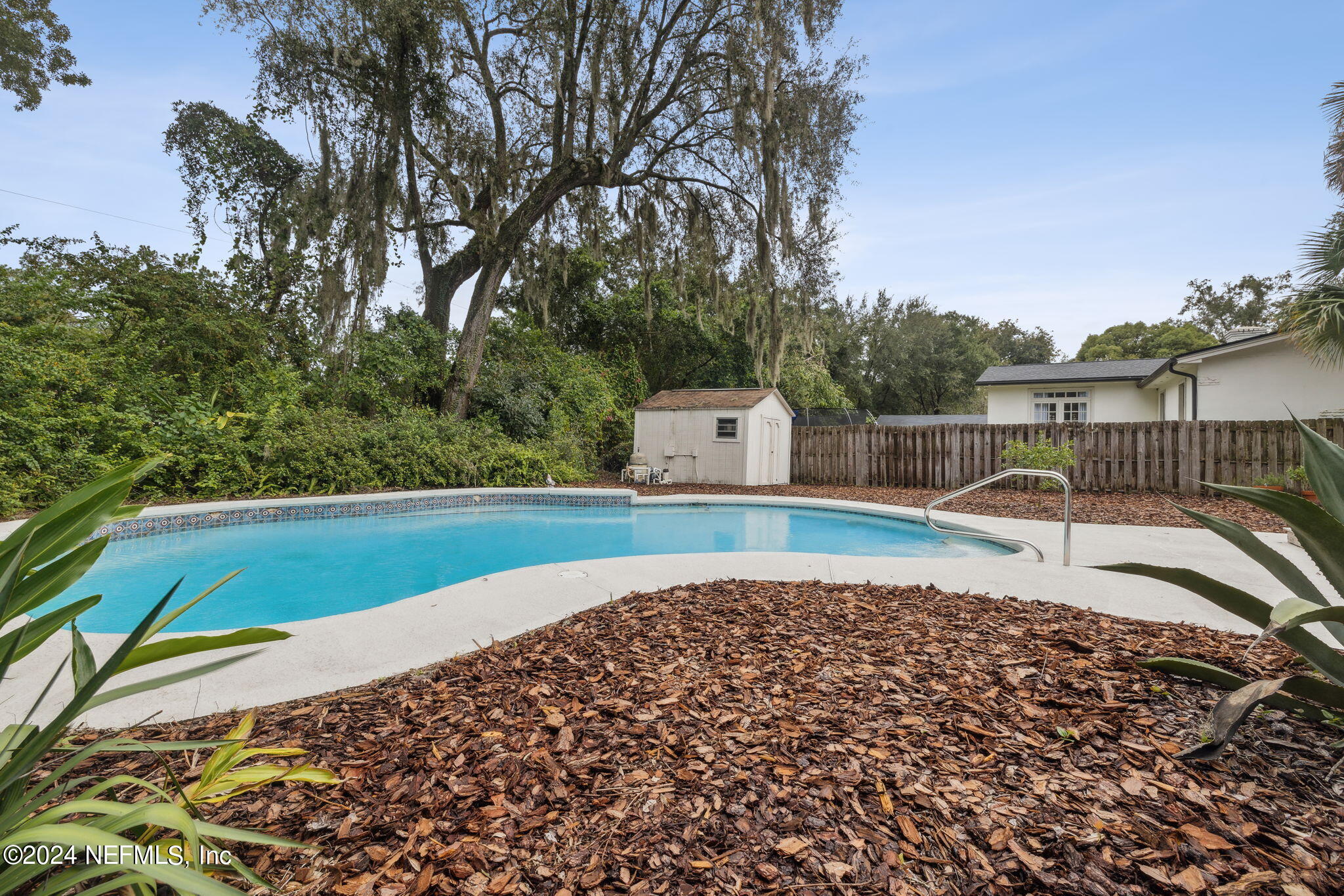 815 ALHAMBRA Drive N