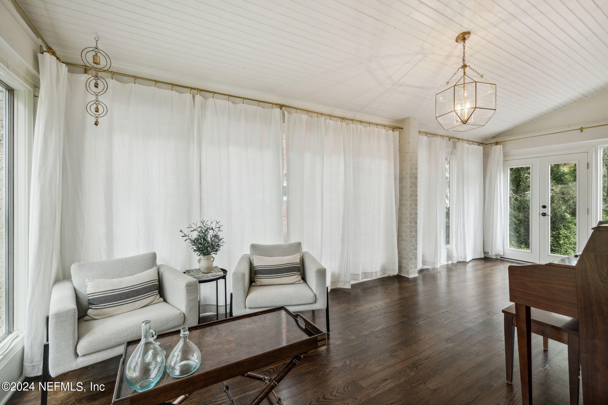 815 ALHAMBRA Drive N