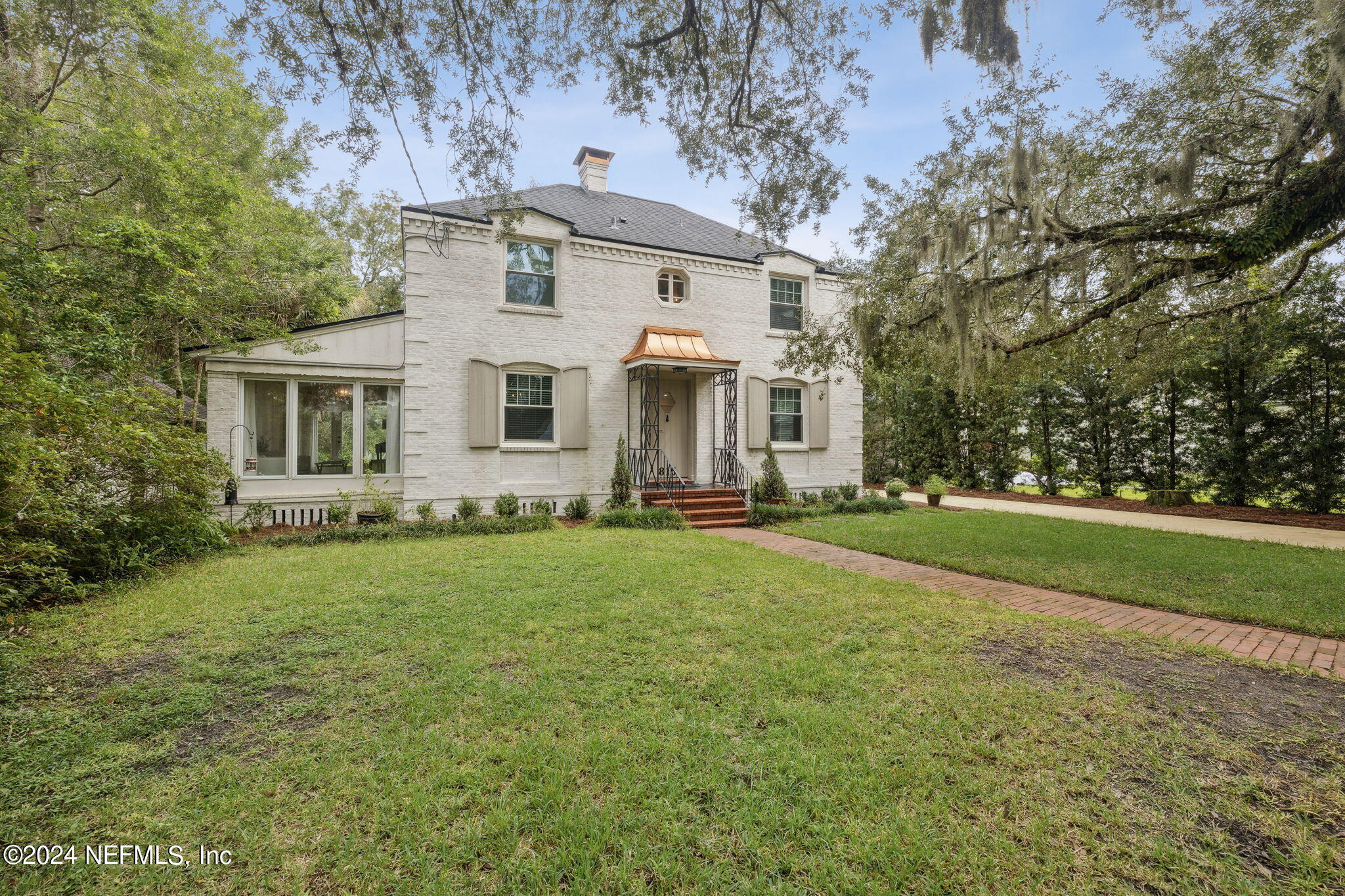 815 ALHAMBRA Drive N