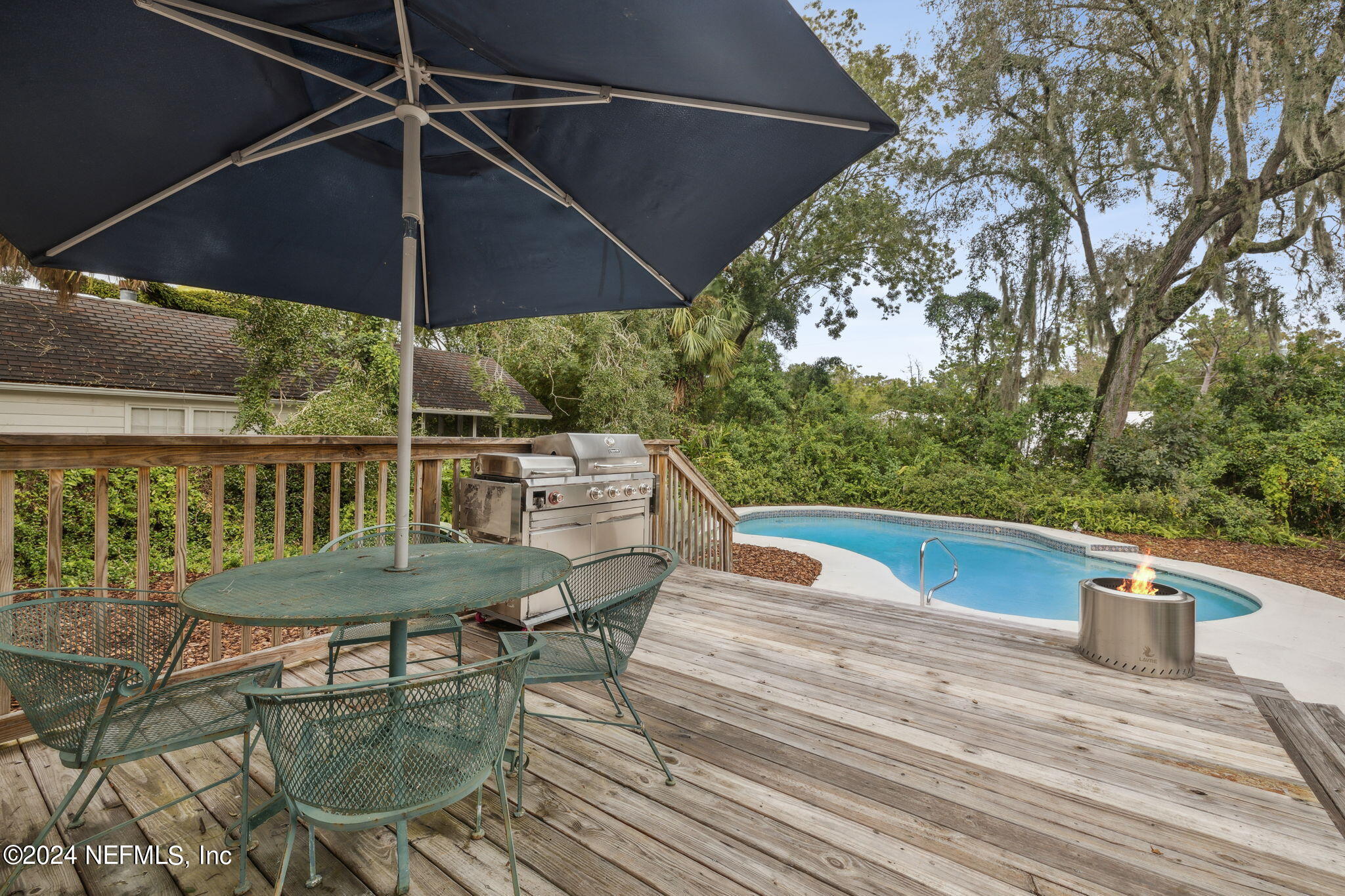 815 ALHAMBRA Drive N