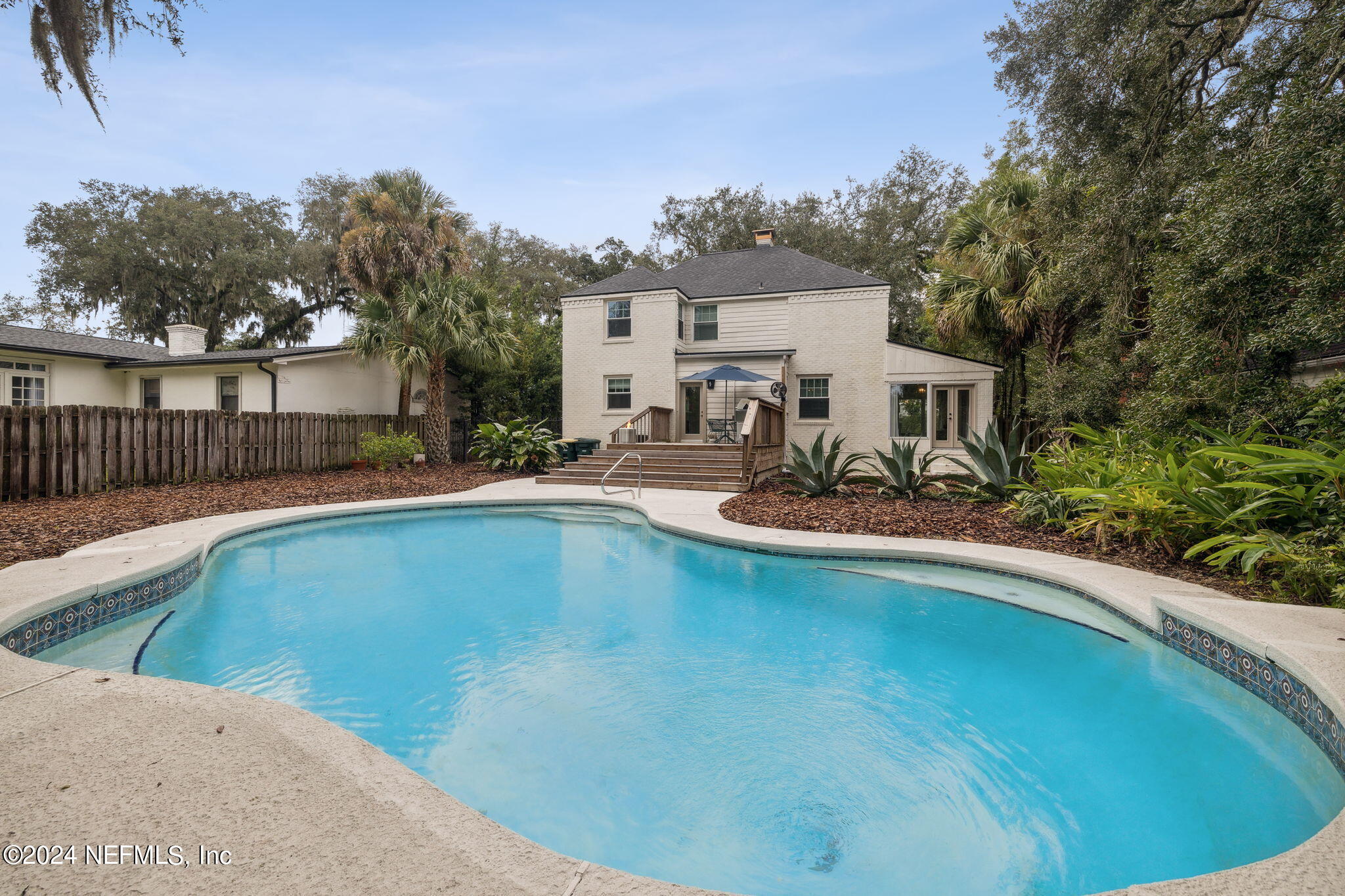 815 ALHAMBRA Drive N