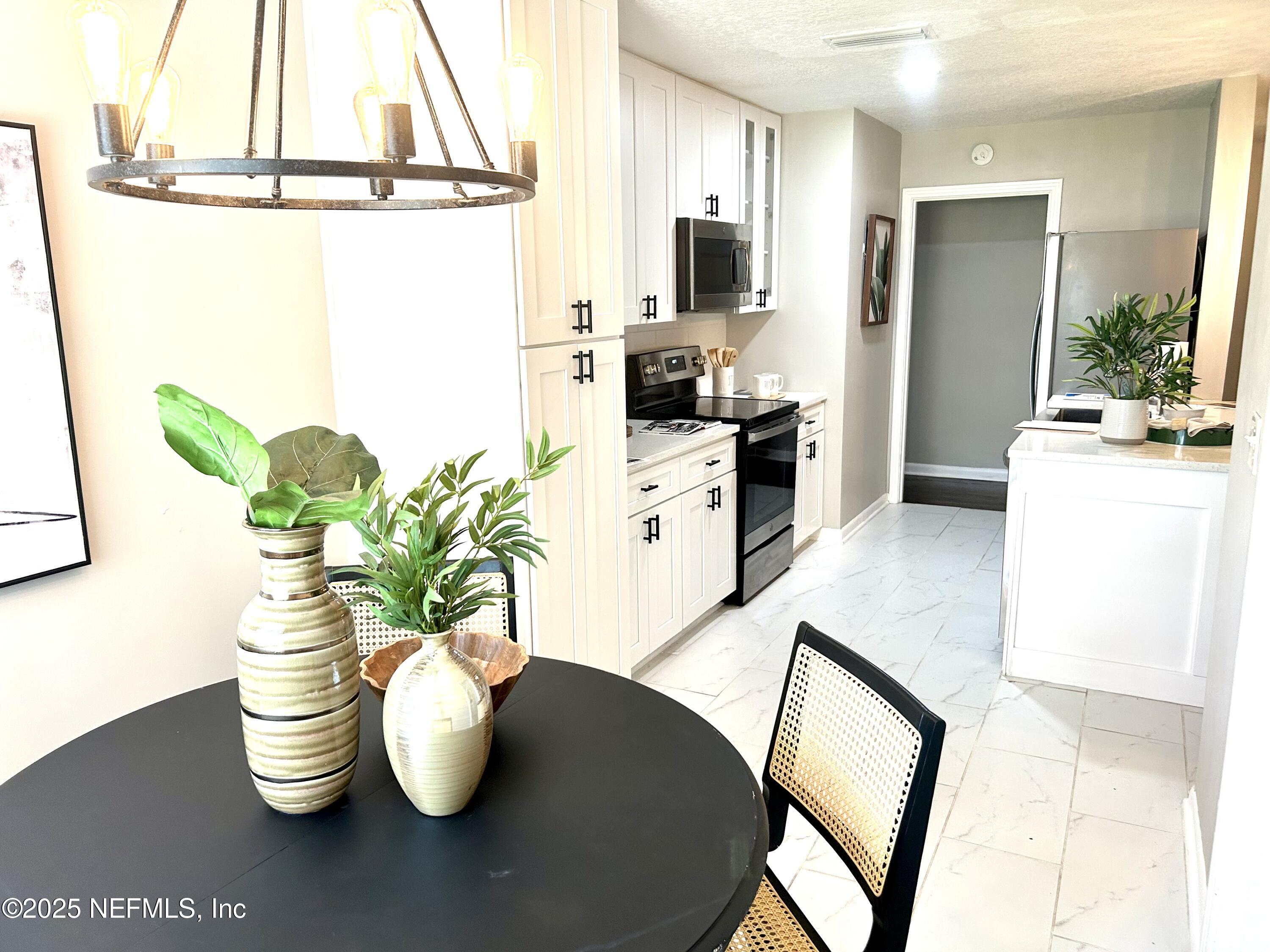 3737 VIA DE LA REINA Street