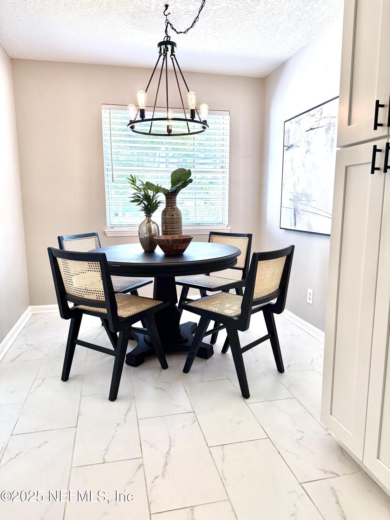 3737 VIA DE LA REINA Street