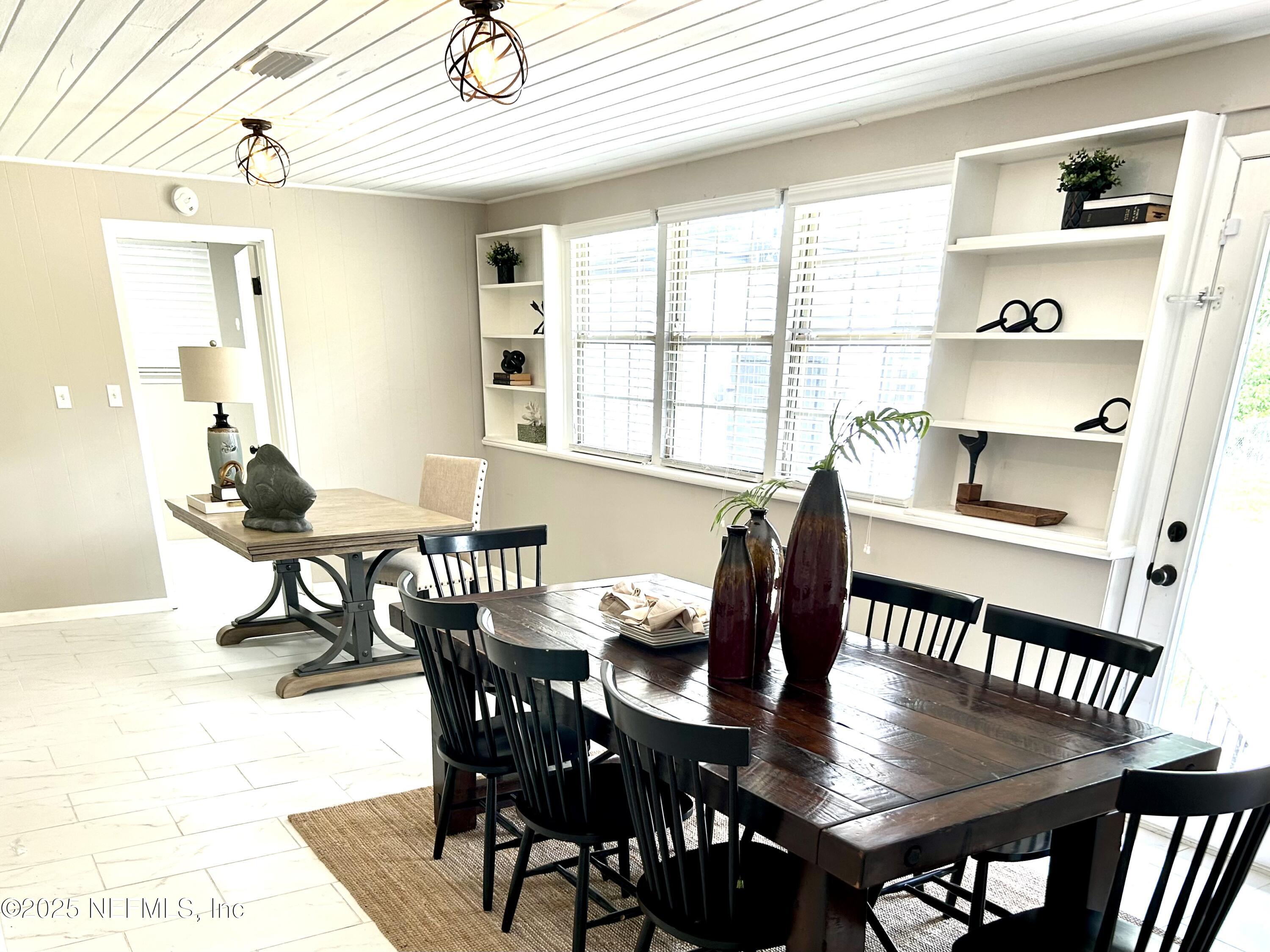 3737 VIA DE LA REINA Street