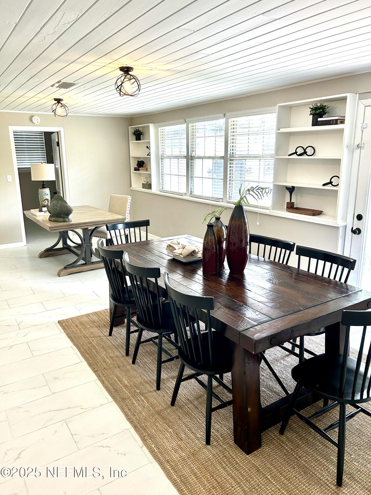 3737 VIA DE LA REINA Street